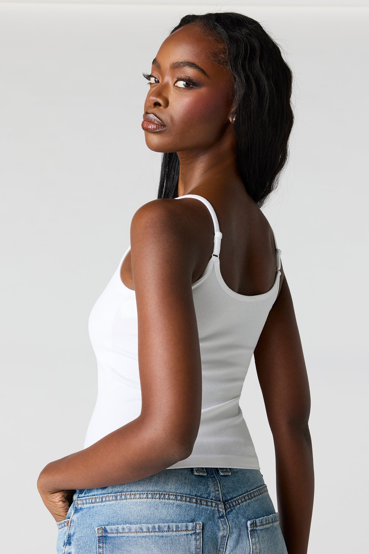 Vue alternative 2. Débardeur côtelé sans couture ni soutien-gorge intégré avec encolure dégagée