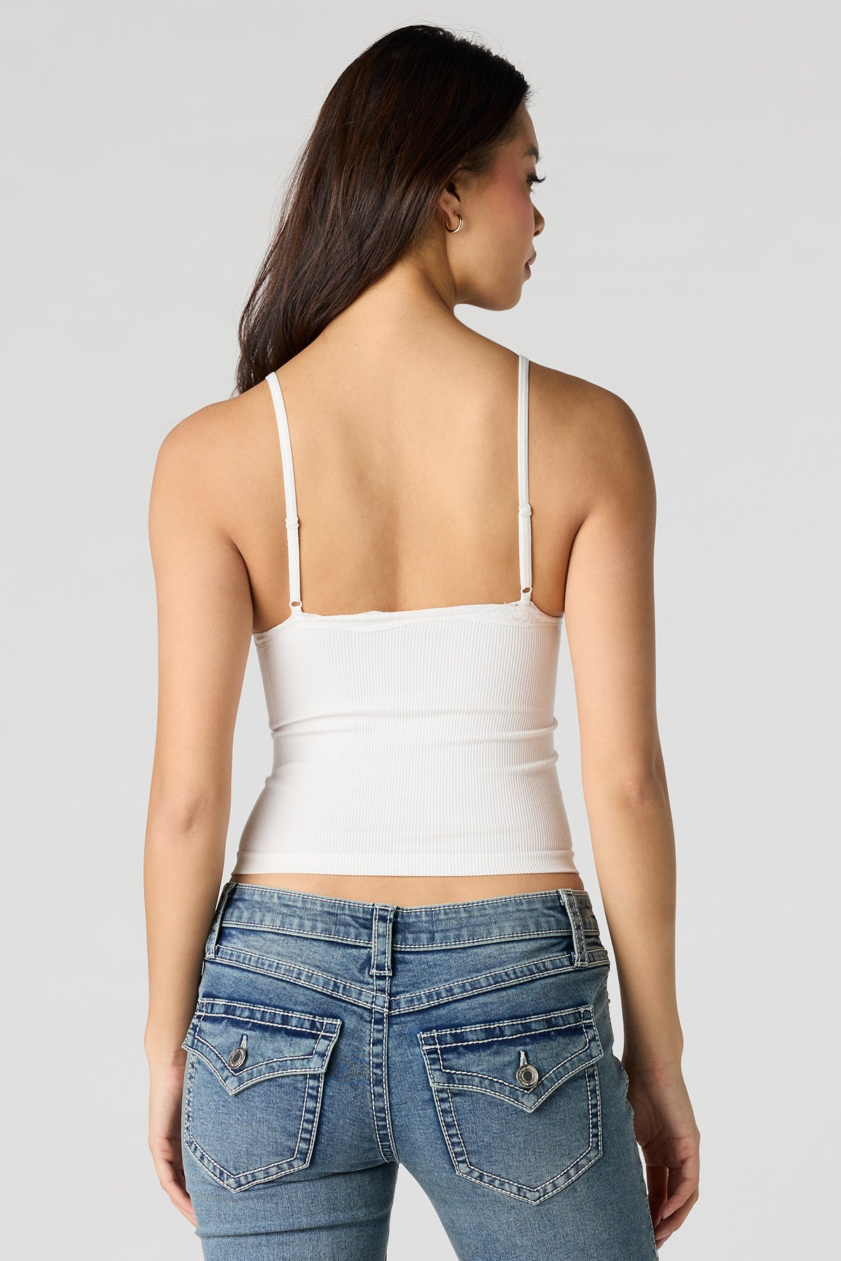 Vue alternative 2. Camisole sans couture avec liséré de dentelle