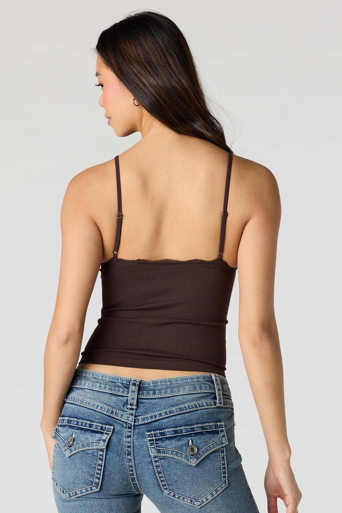 Vue alternative 2. Camisole sans couture avec liséré de dentelle