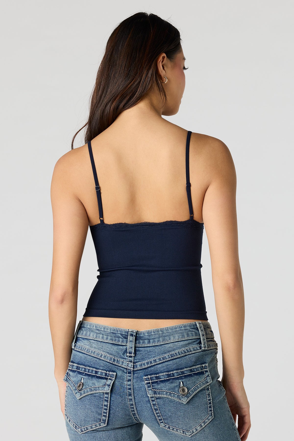 Vue alternative 2. Camisole sans couture avec liséré de dentelle
