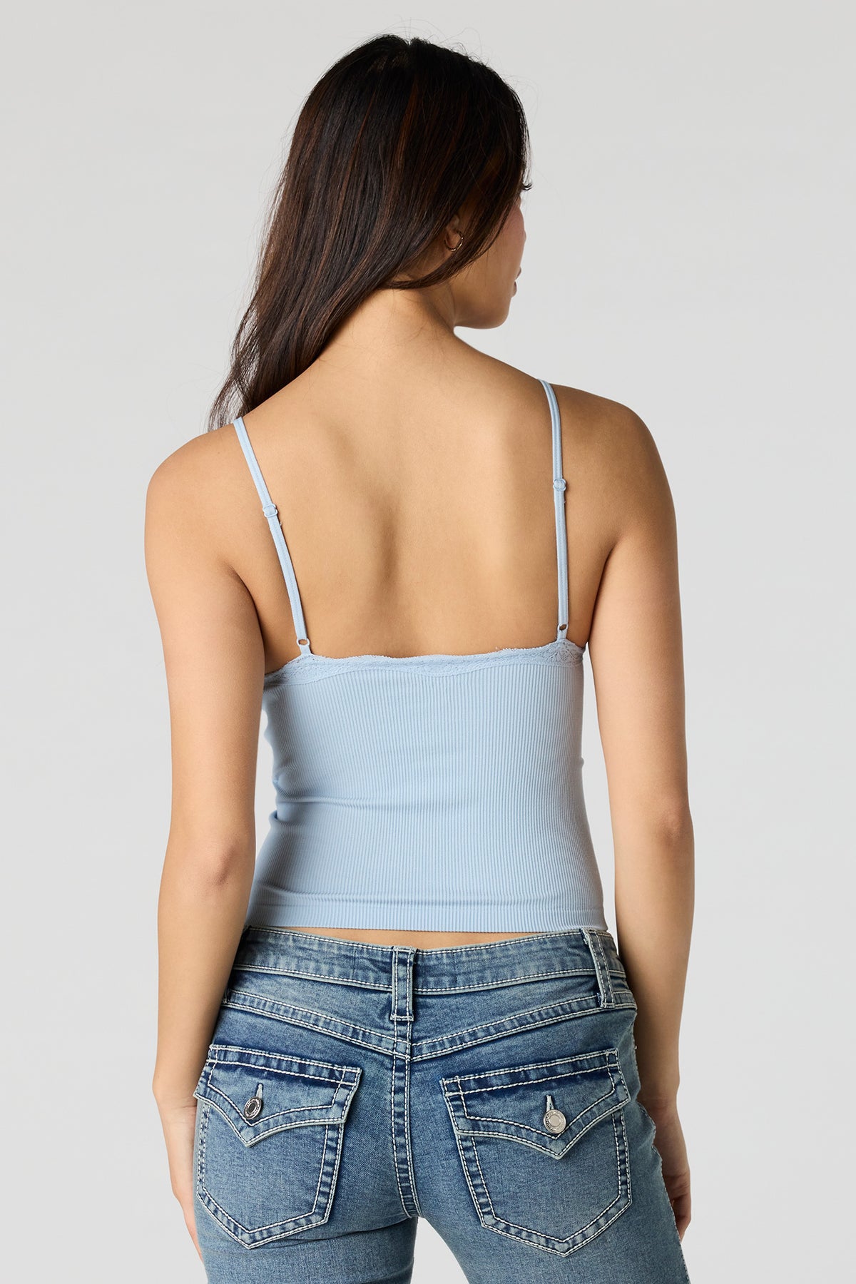 Vue alternative 2. Camisole sans couture avec liséré de dentelle