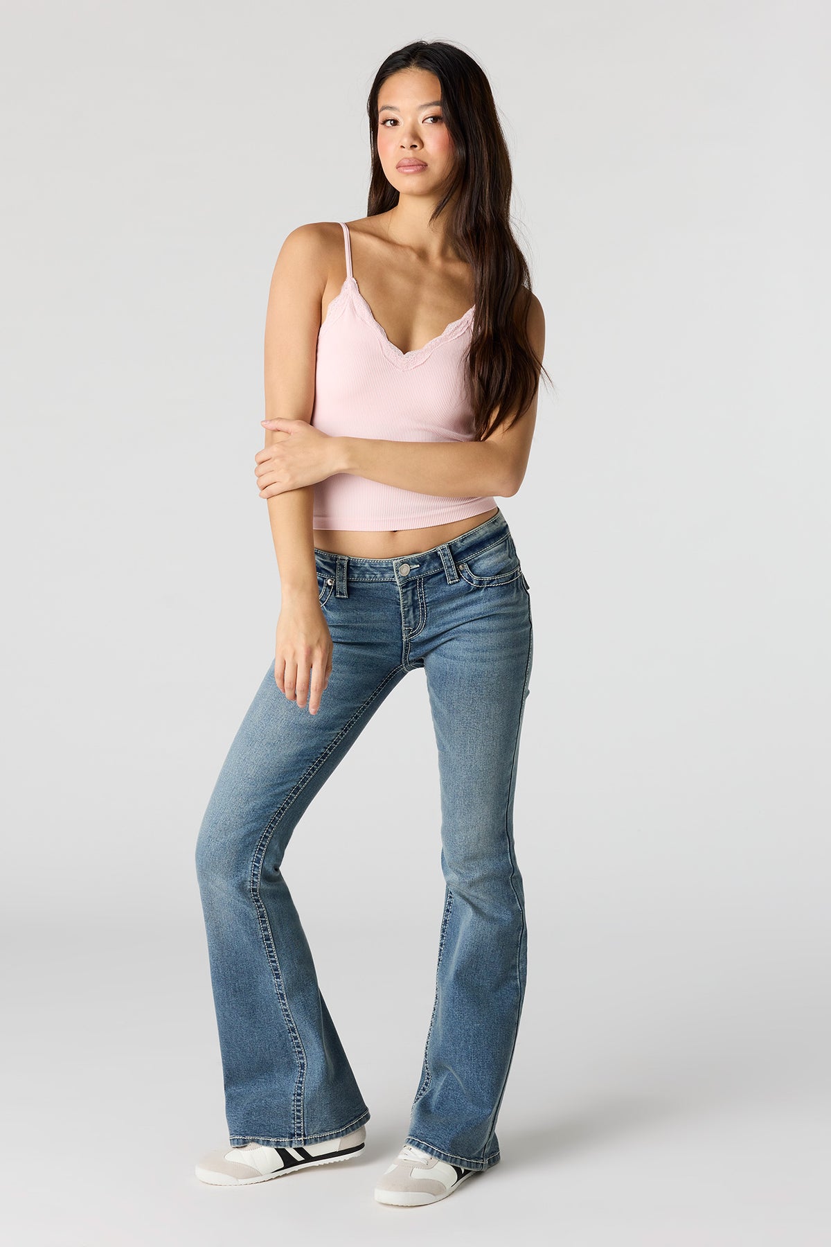 Vue alternative 3. Camisole sans couture avec liséré de dentelle