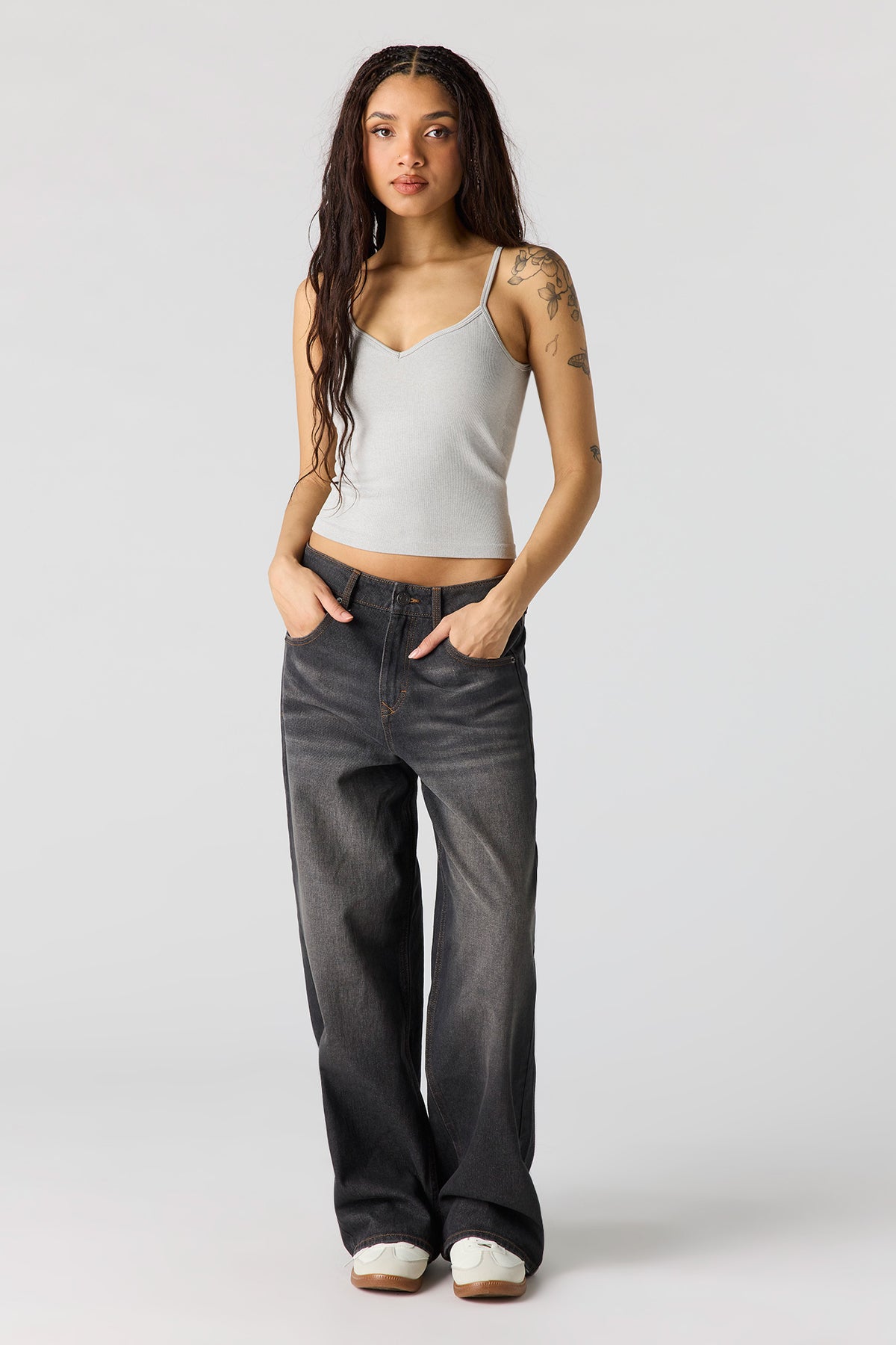Vue alternative 3. Camisole côtelée sans couture ni soutien-gorge intégré à encolure en V