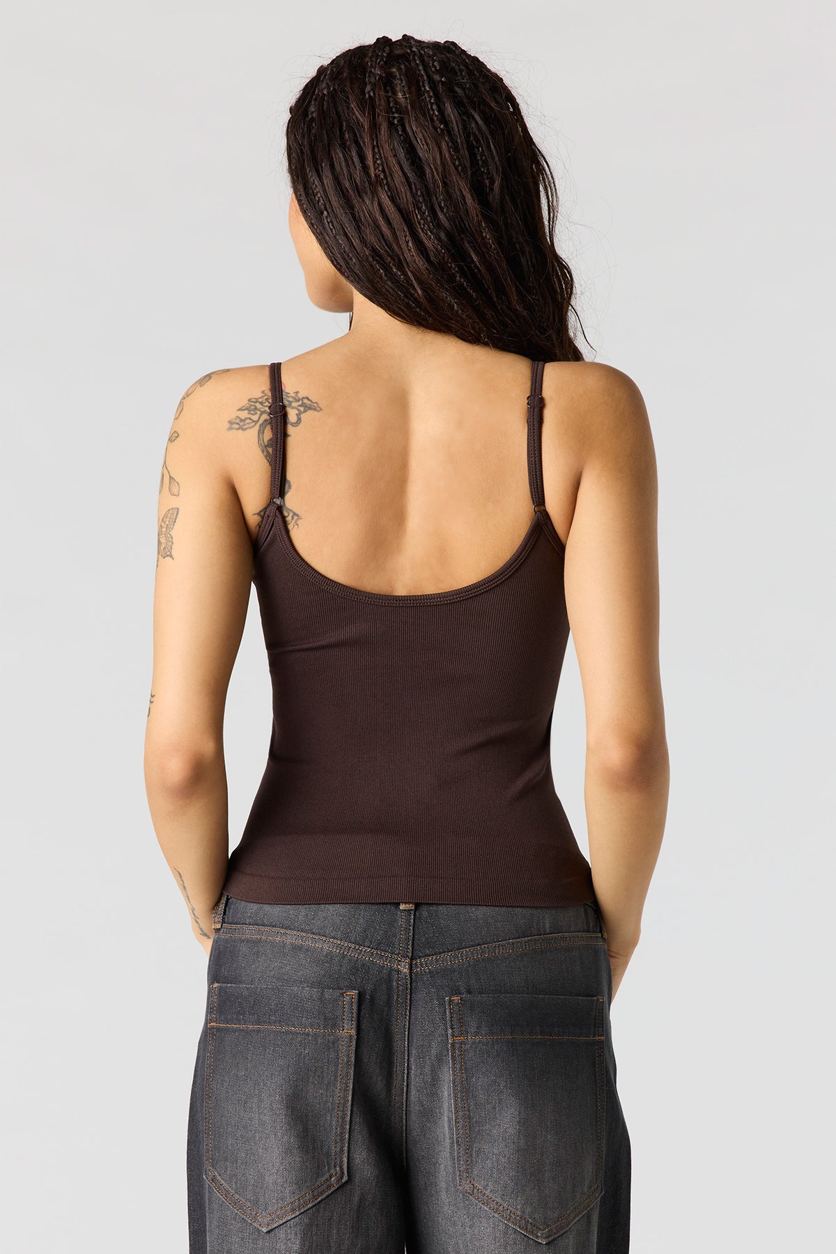 Vue alternative 2. Camisole côtelée sans couture ni soutien-gorge intégré à encolure en V
