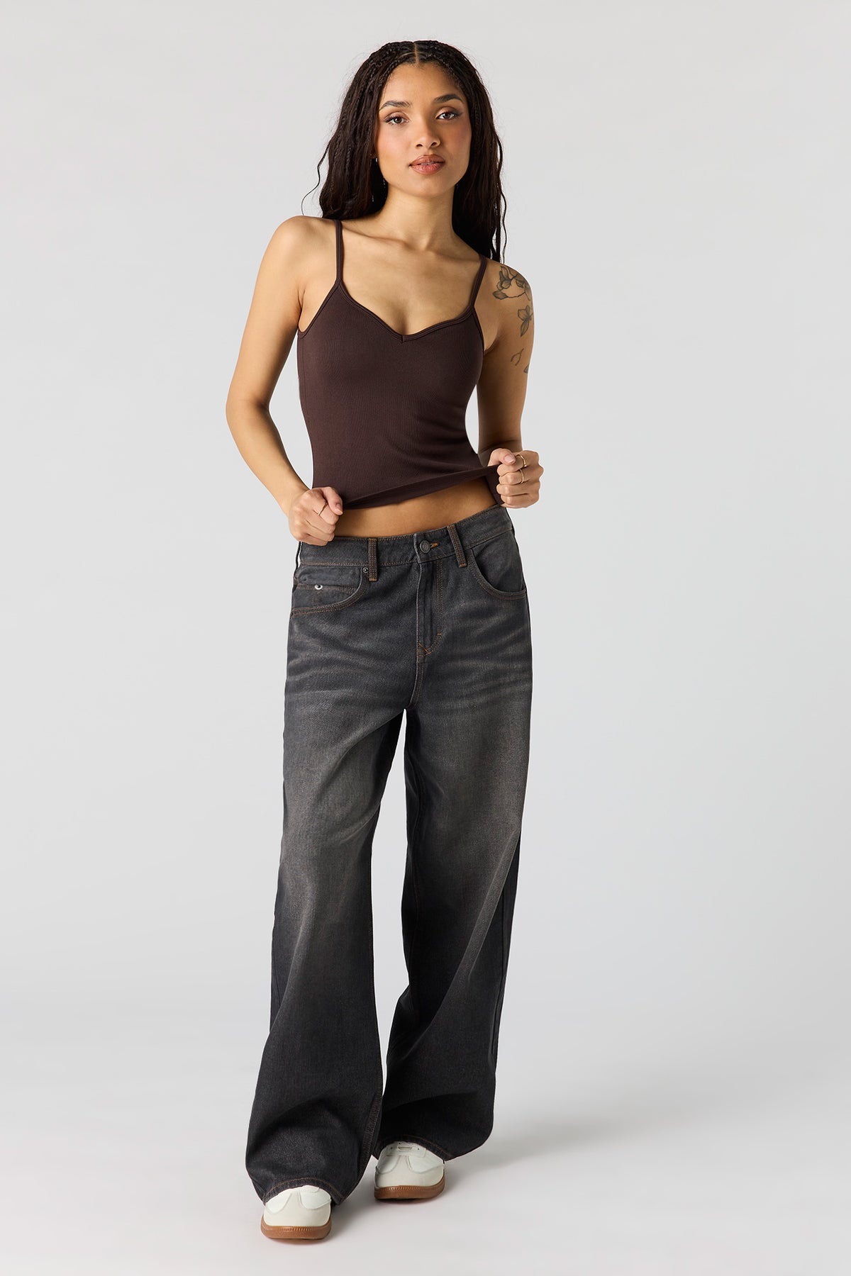 Vue alternative 3. Camisole côtelée sans couture ni soutien-gorge intégré à encolure en V