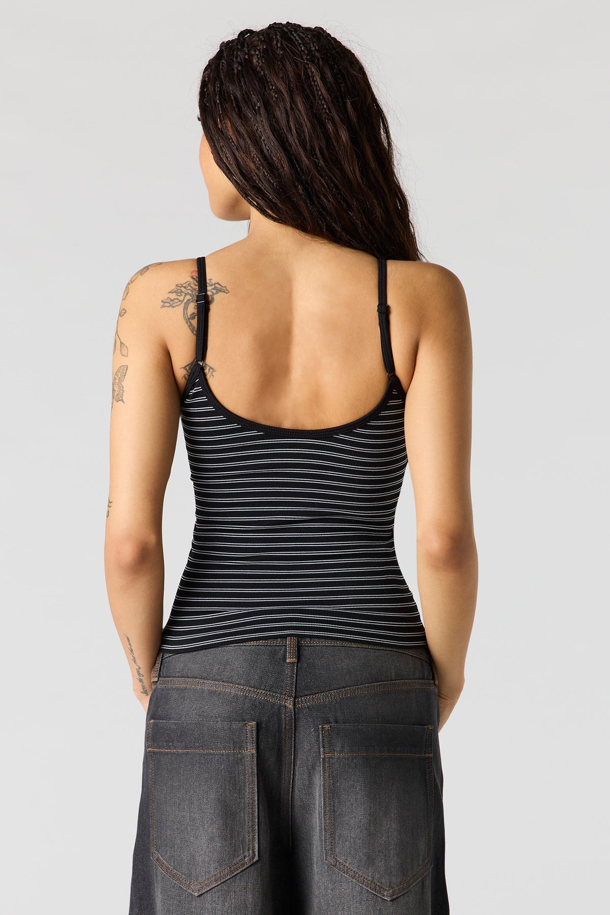 Vue alternative 2. Camisole côtelée sans couture ni soutien-gorge intégré à encolure en V