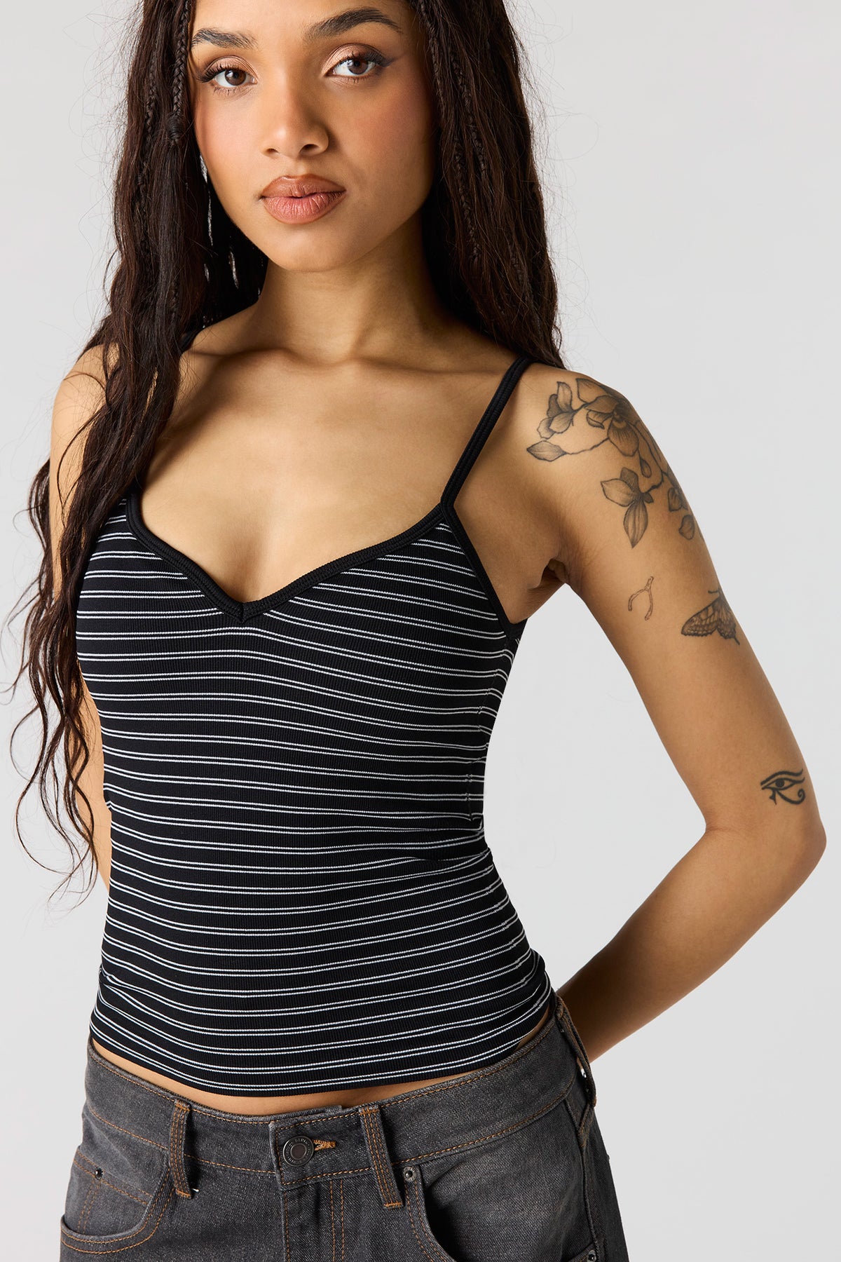 Vue alternative 4. Camisole côtelée sans couture ni soutien-gorge intégré à encolure en V