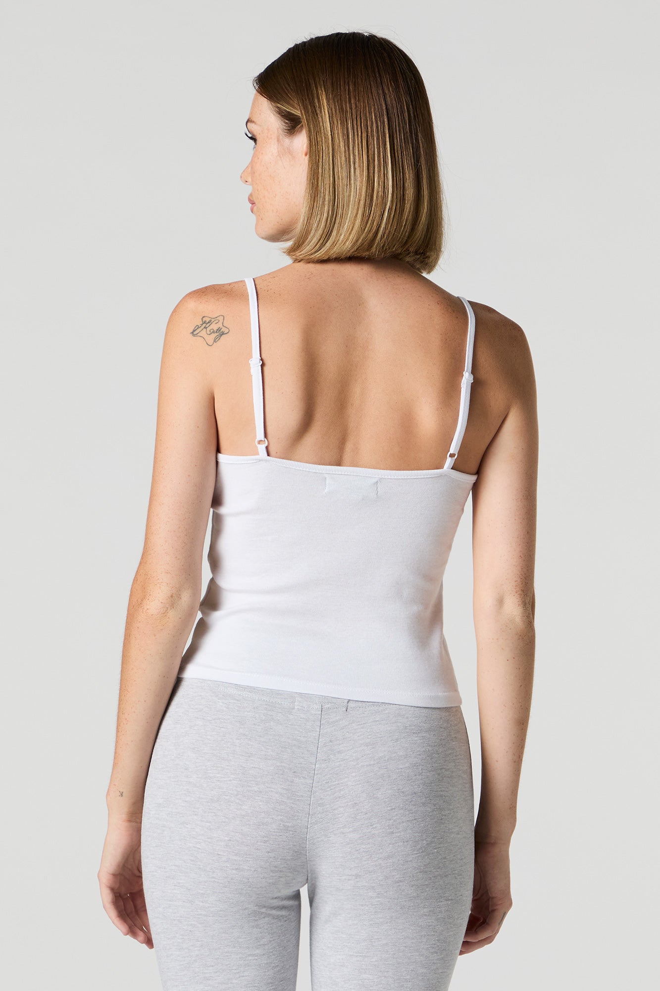 Camisole côtelée cintrée avec liséré de dentelle