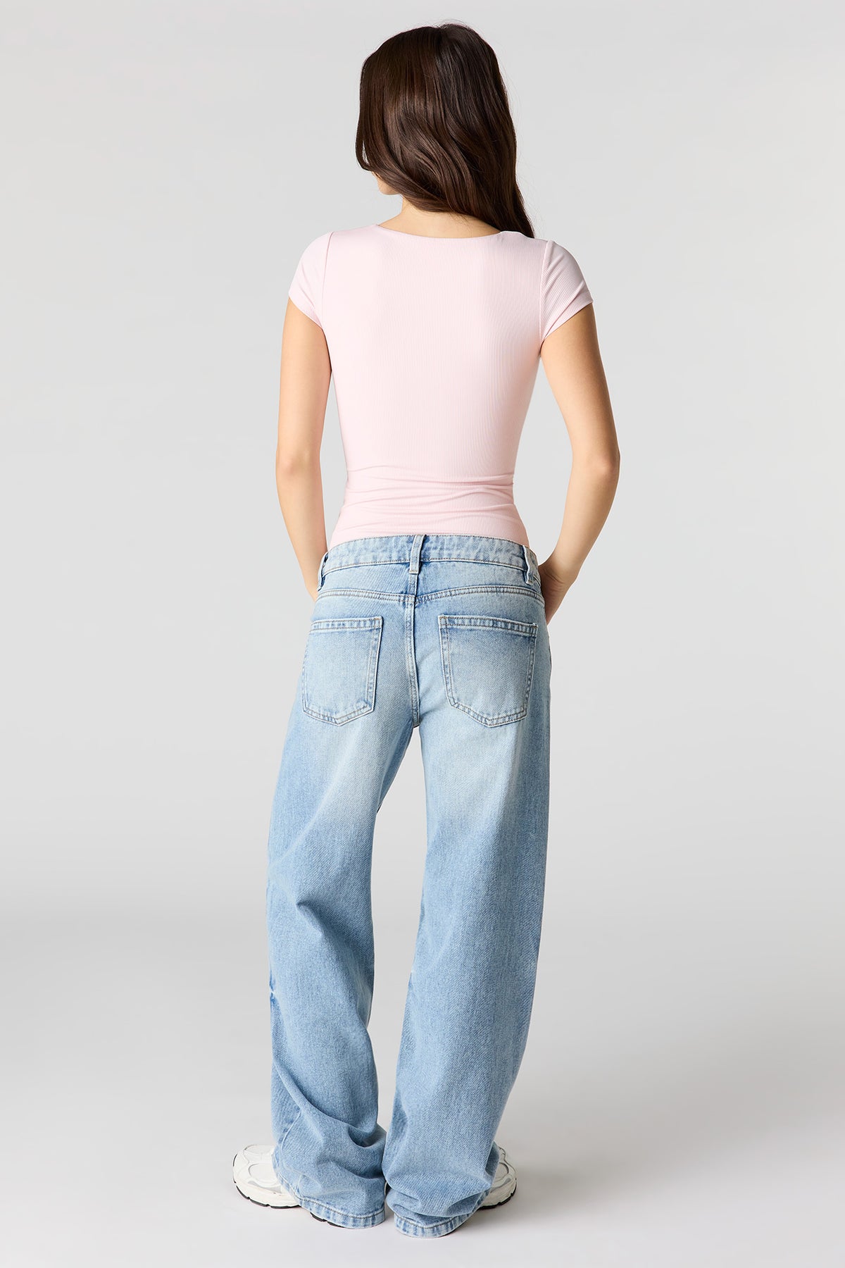 Vue alternative 3. Jean délavé moyen à taille basse