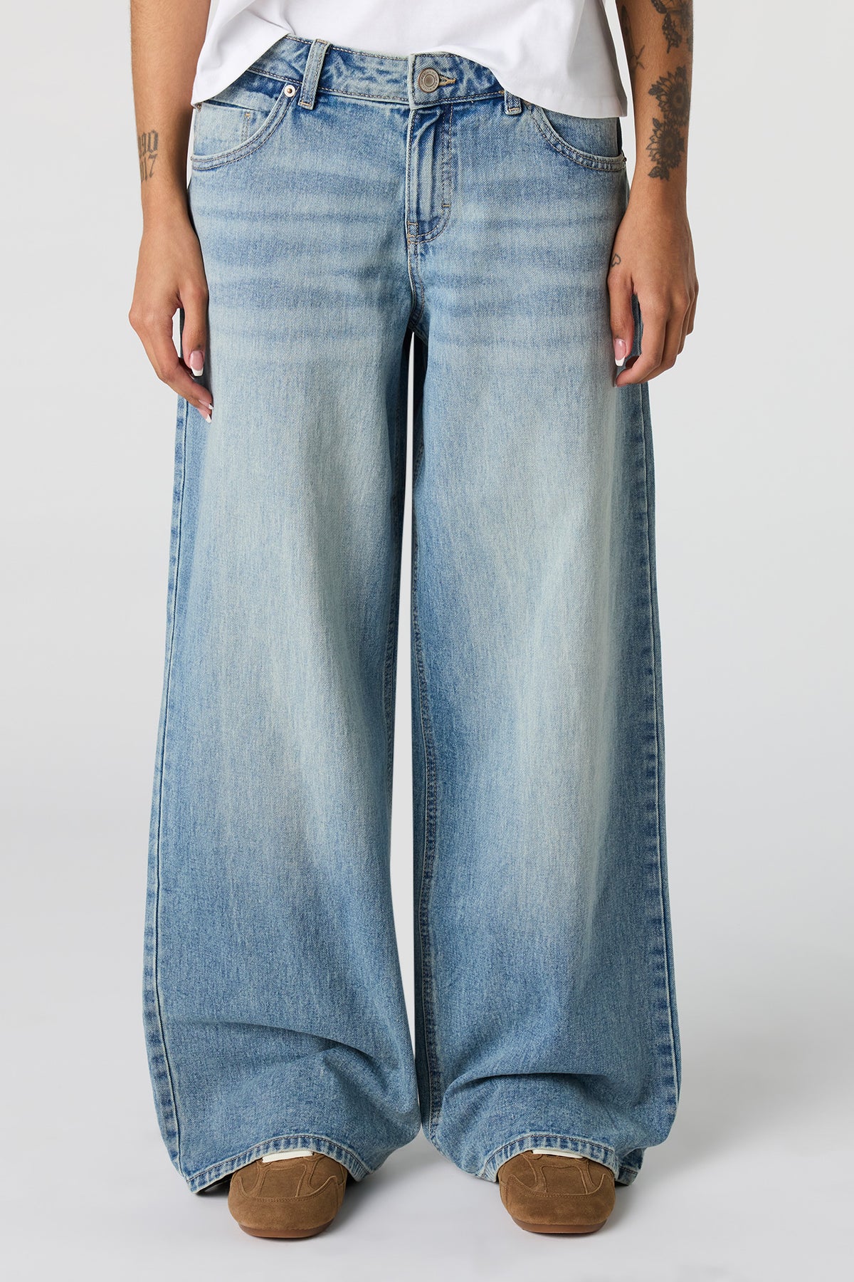 Alt View 2. London Low Rise Super Baggy Vintage Medium Jean - Pacific Blue