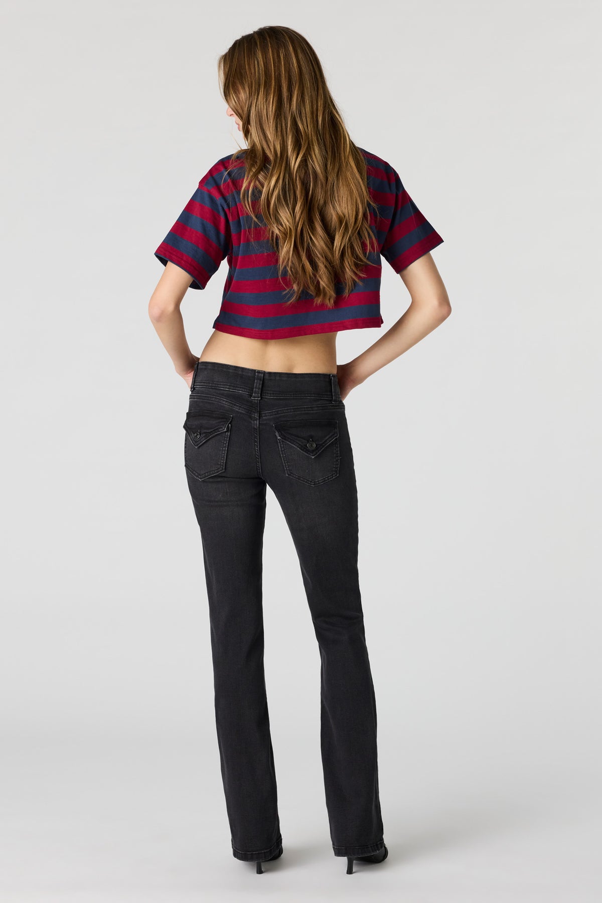 Vue alternative 3. Jean extensible à jambe semi-évasée et taille basse délavé noir