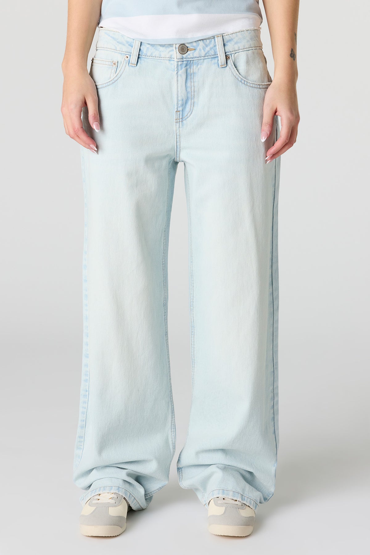 Alt View 2. Brooklyn Low Rise Baggy Light Jean - Light Denim Blue