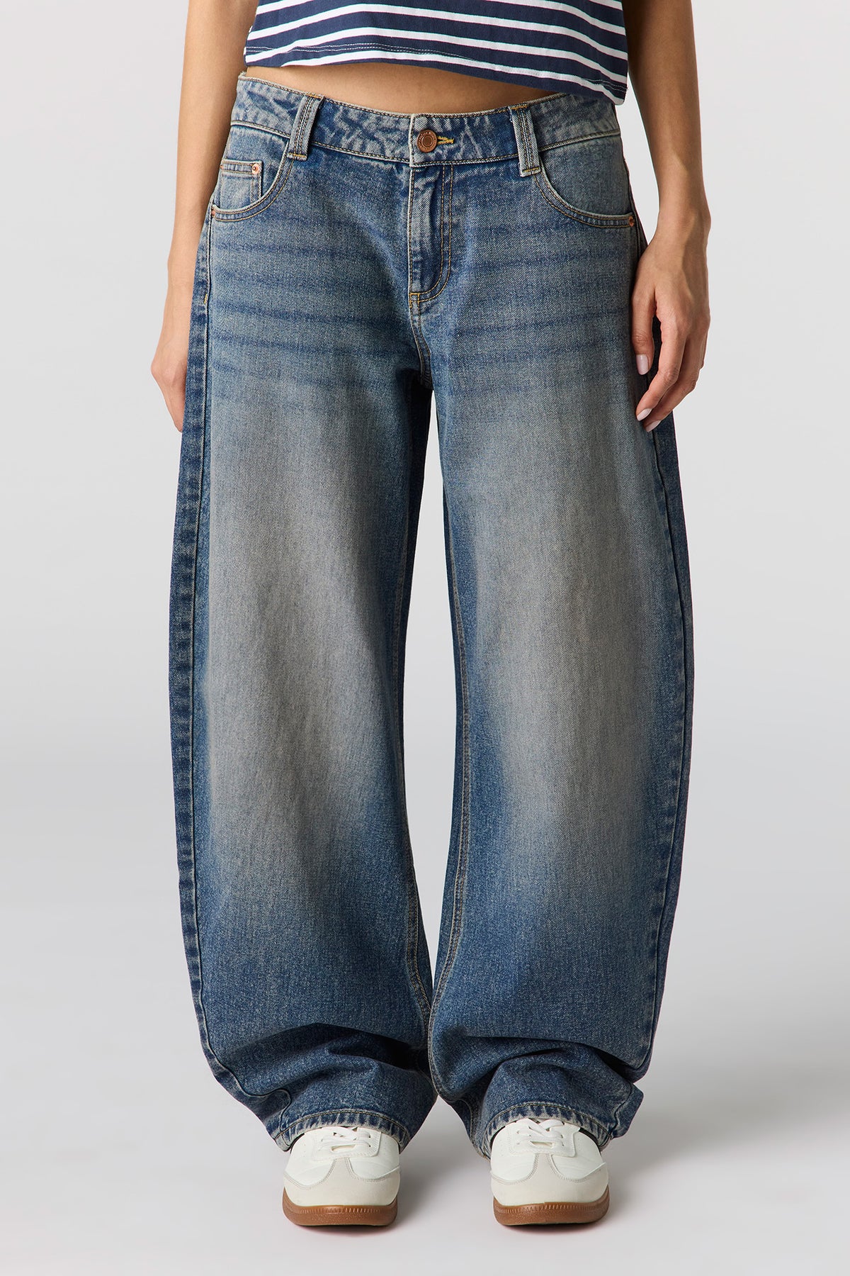 Alt View 2. Low Rise Barrel Vintage Dark Jean - Midnight Blue
