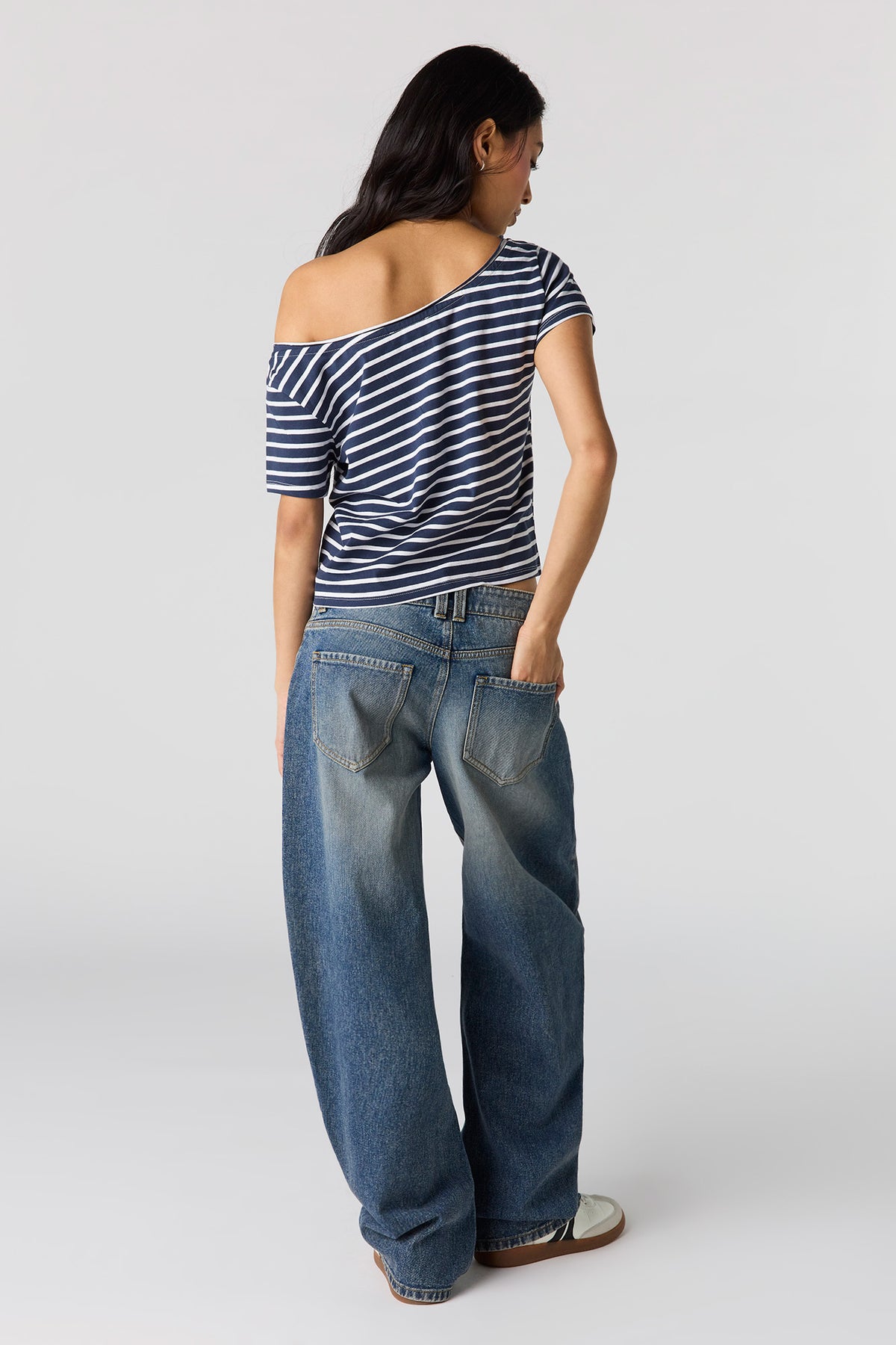 Alt View 3. Low Rise Barrel Vintage Dark Jean - Midnight Blue