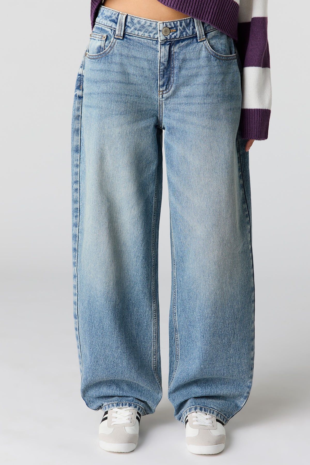 Alt View 2. Low Rise Barrel Vintage Medium Jean - Medium Denim Blue