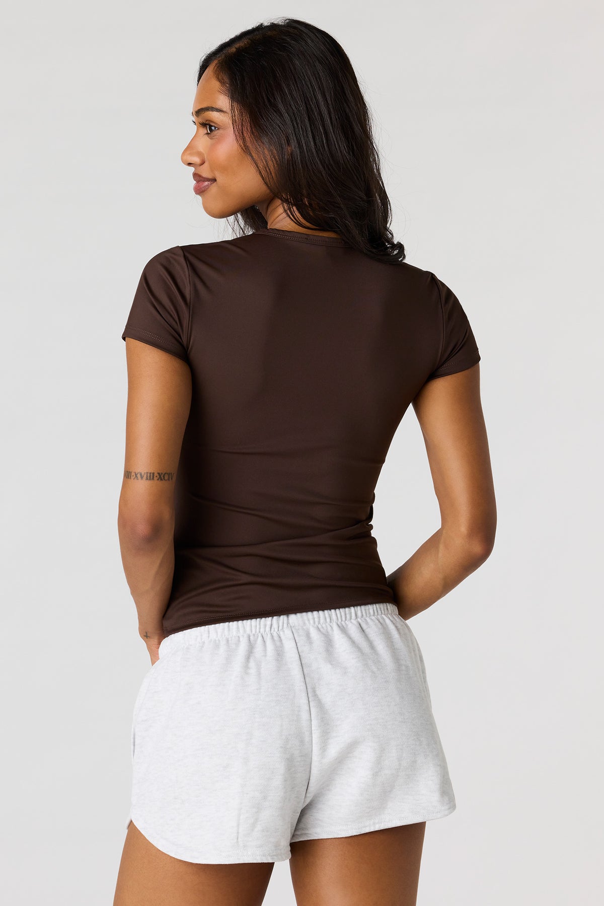 Vue alternative 2. T-shirt profilé en tissu épais de luxe
