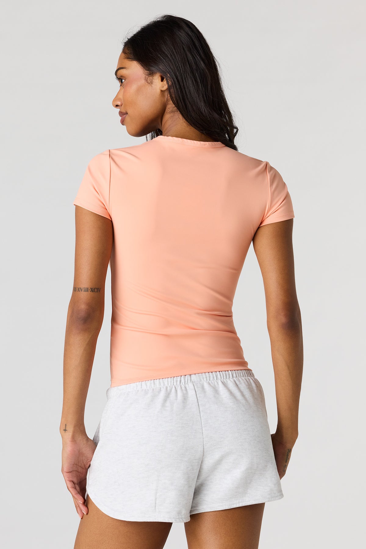 Vue alternative 2. T-shirt profilé en tissu épais de luxe