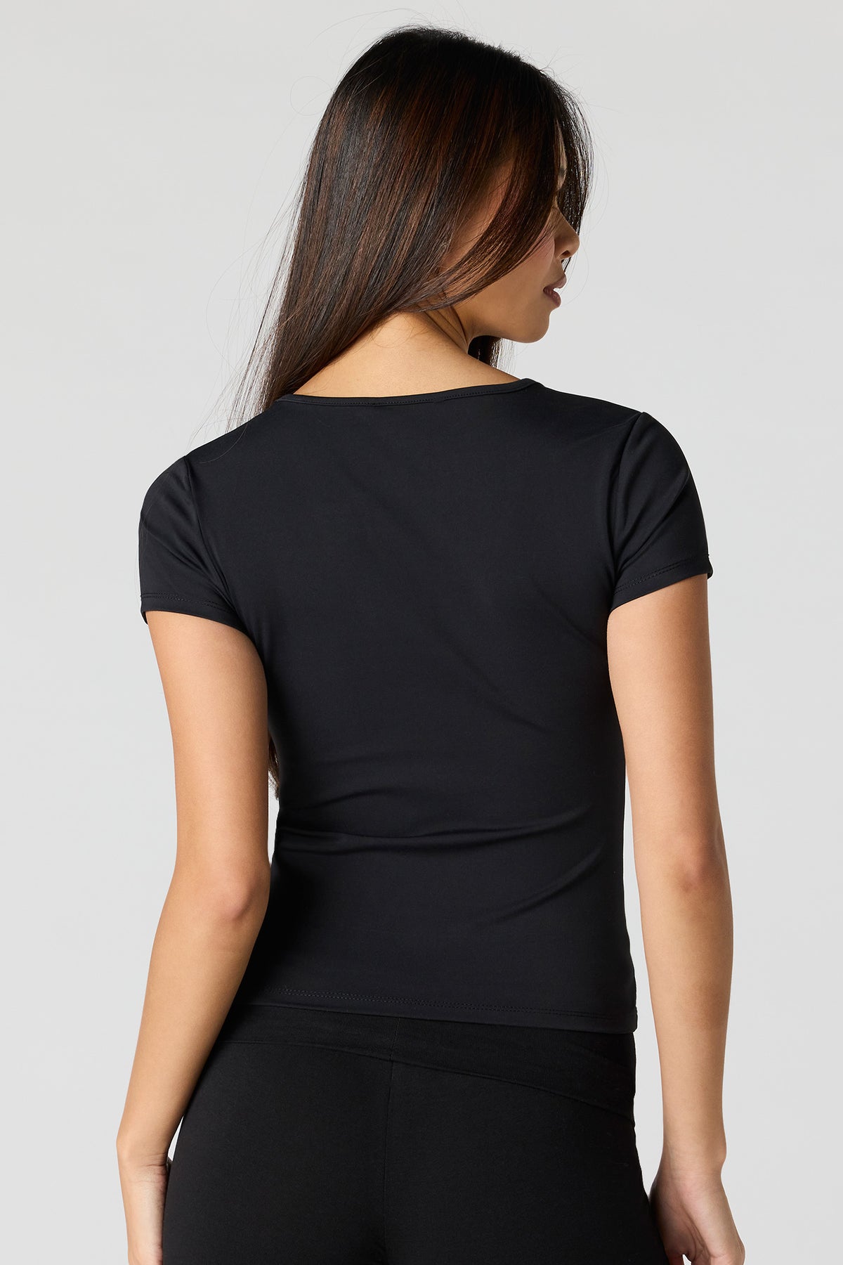 Vue alternative 2. T-shirt profilé à encolure en V