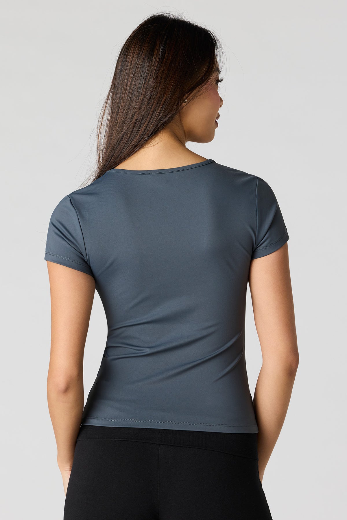 Vue alternative 2. T-shirt profilé à encolure en V