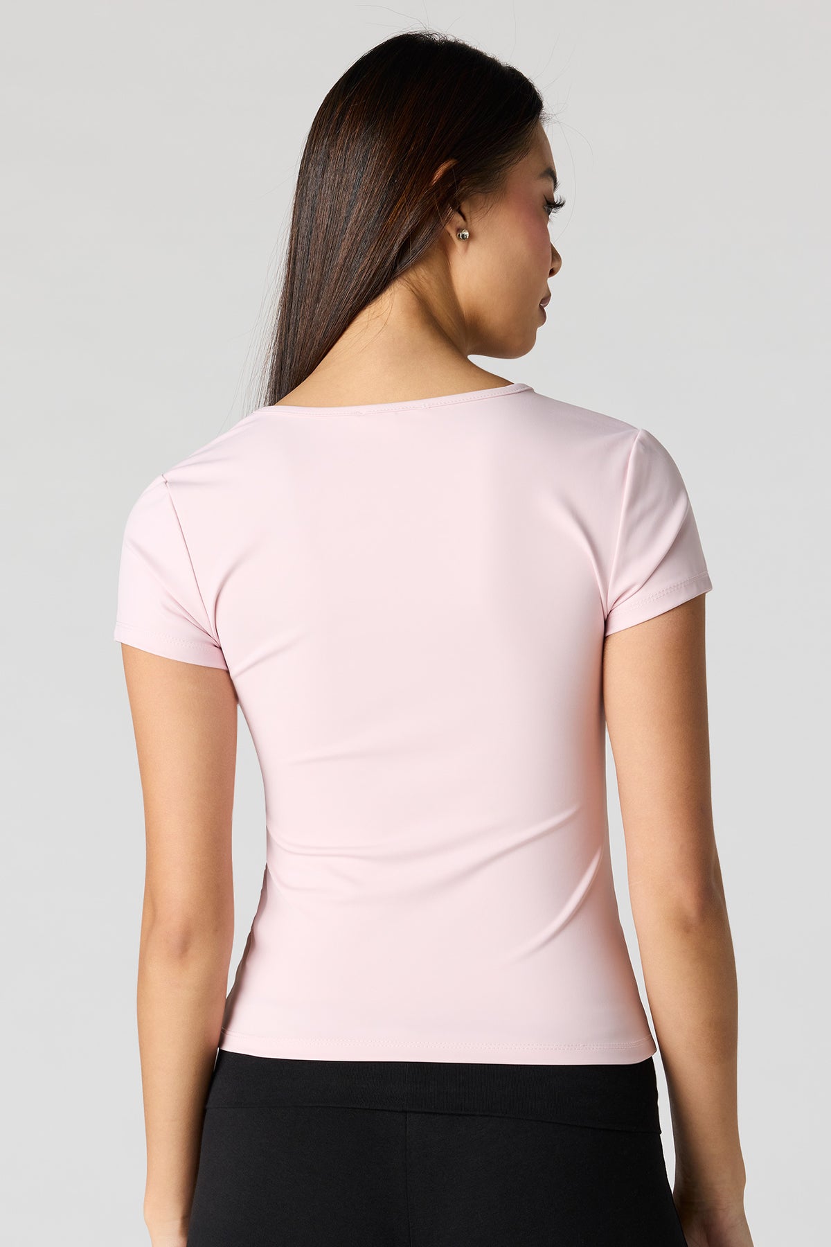 Vue alternative 17. T-shirt profilé à encolure en V