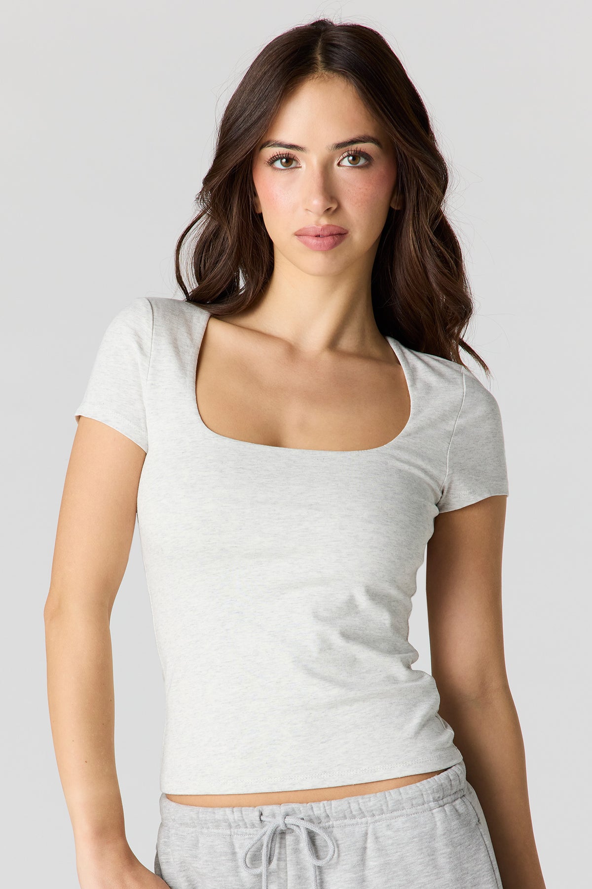 T-shirt profilé doux classique à encolure carrée