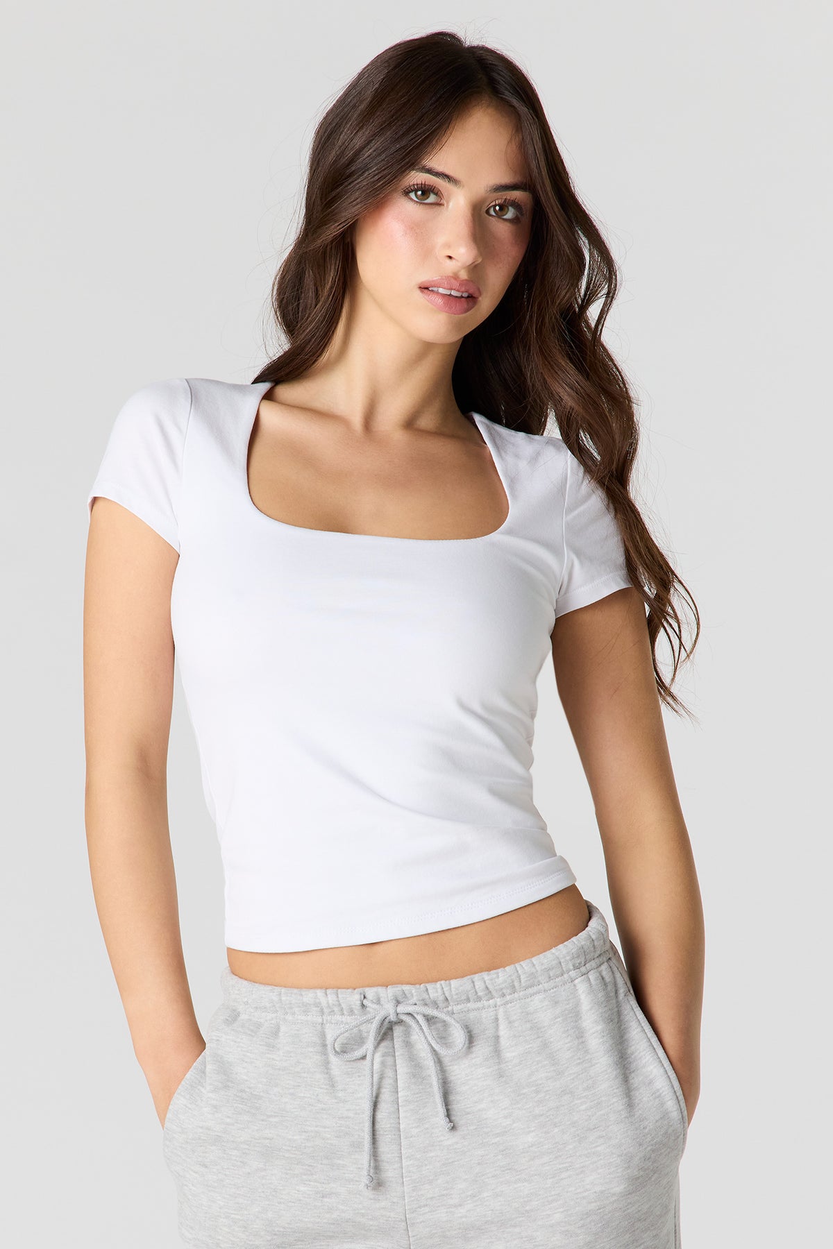 T-shirt profilé doux classique à encolure carrée