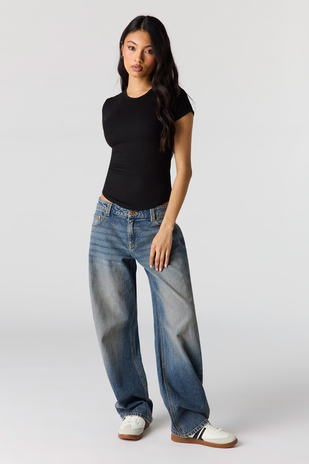 Alt View 3. Ribbed Curved Hem T-Shirt - Black