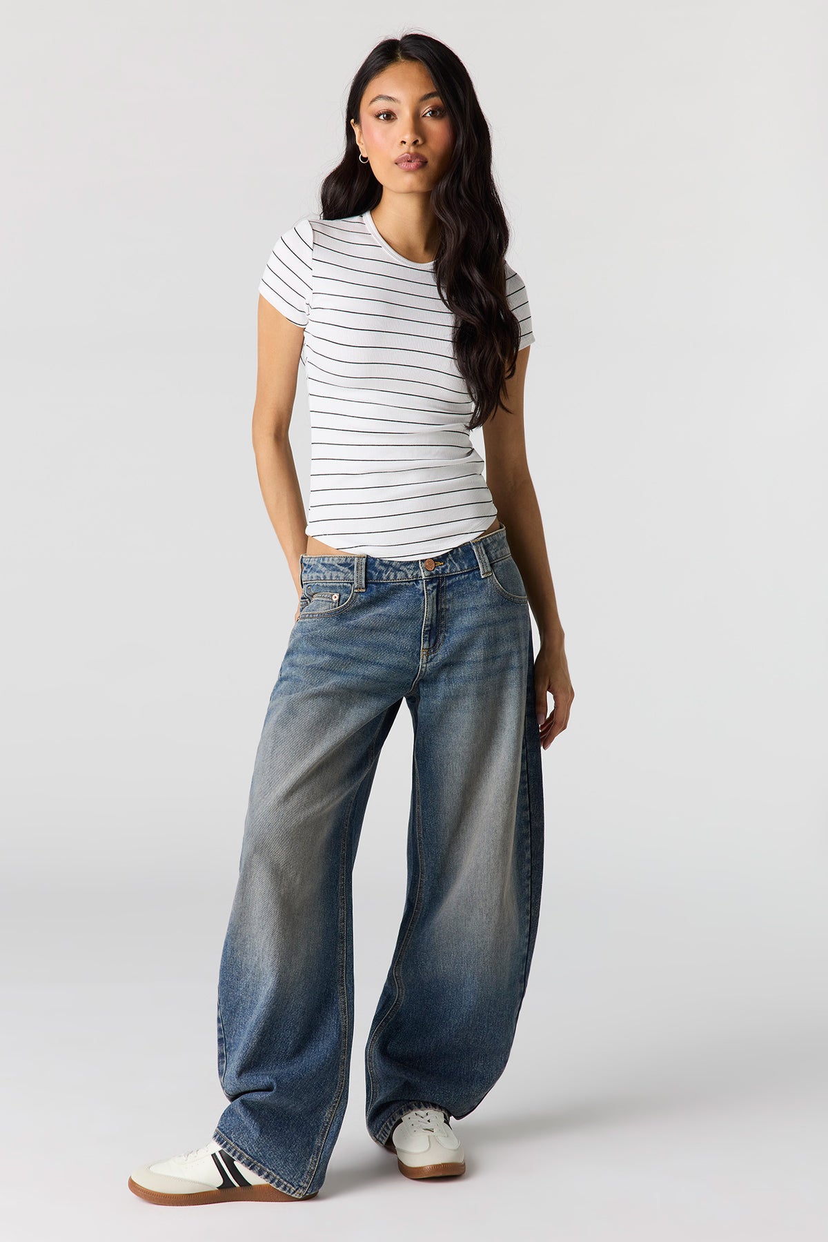 Alt View 3. Ribbed Curved Hem T-Shirt - Black with White