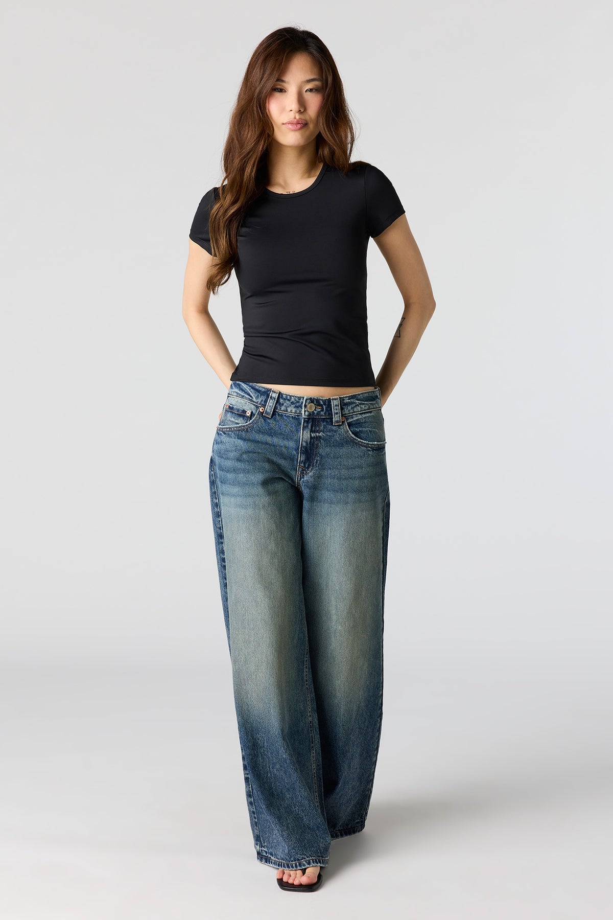 Vue alternative 6. T-shirt profilé lourd de luxe