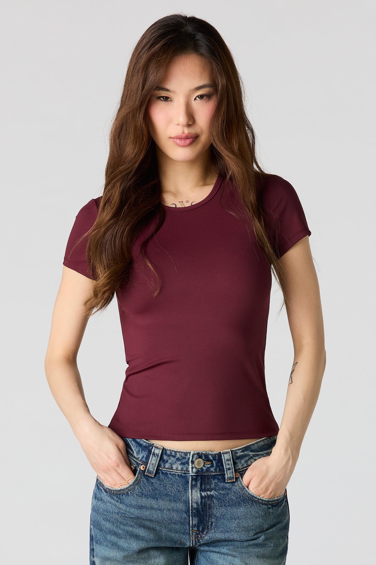 Vue alternative 16. T-shirt profilé lourd de luxe