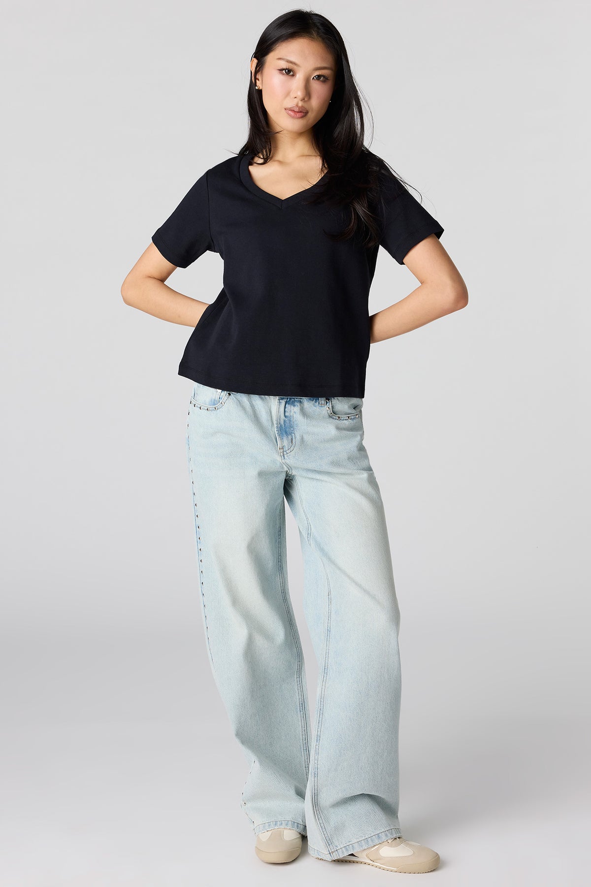 Alt View 3. Luxe Heavy Cotton Boxy V-Neck T-Shirt - Black