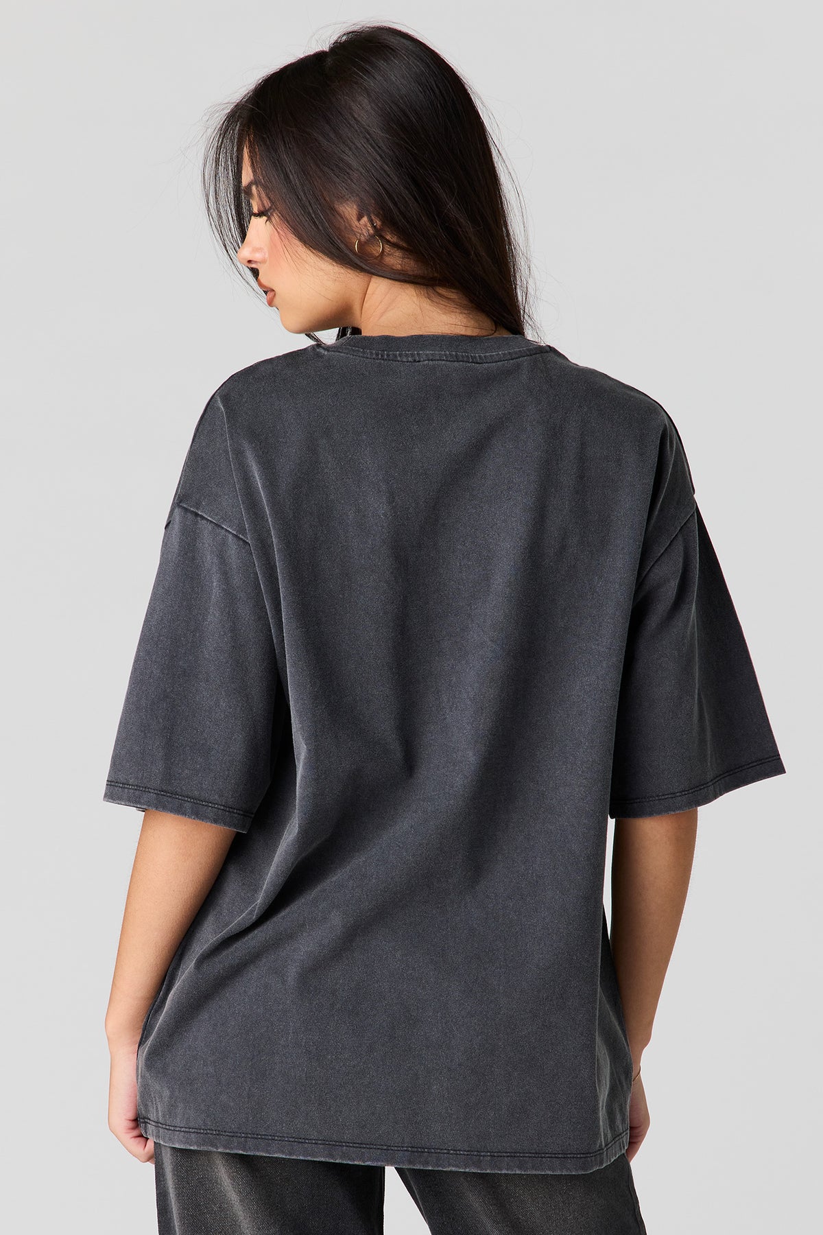 Vue alternative 2. T-shirt de coupe garçonne en coton lourd de luxe délavé