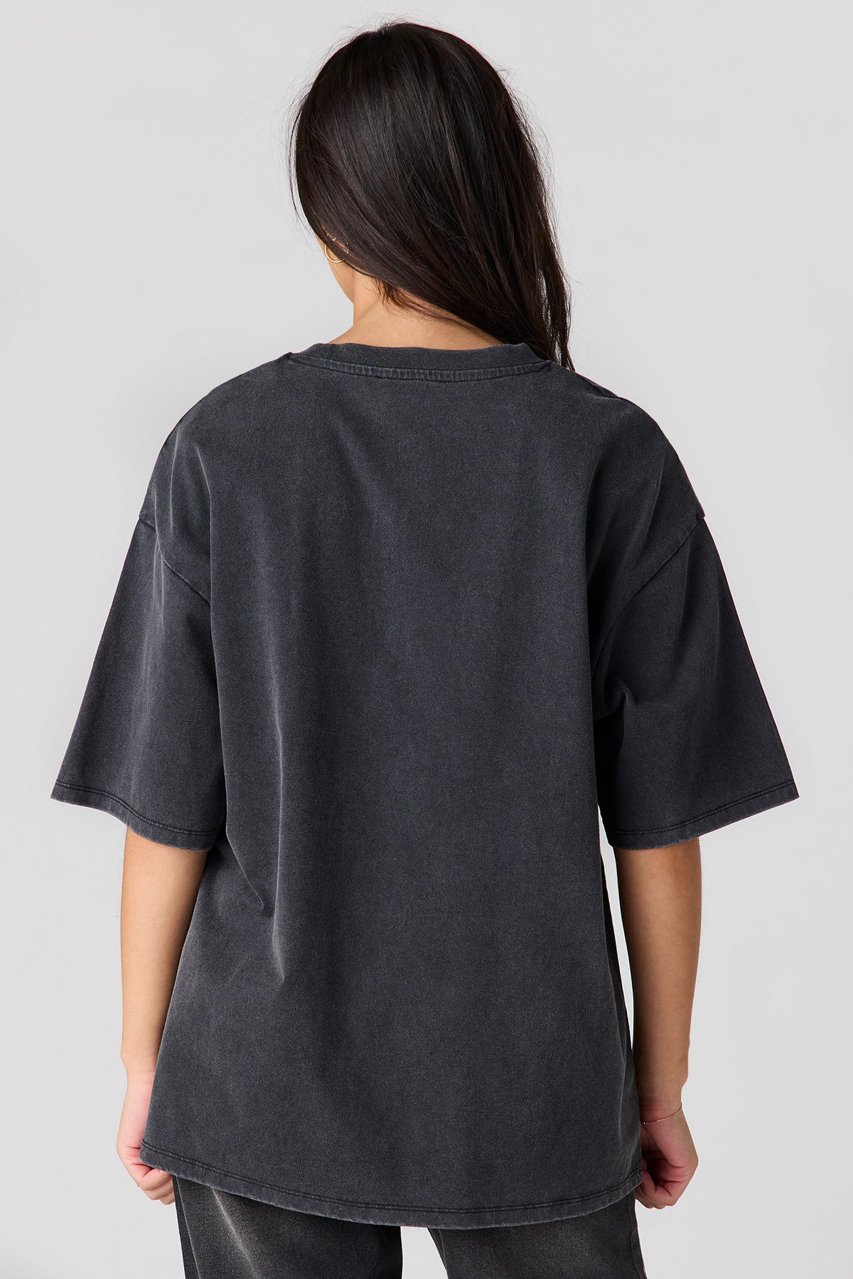 Vue alternative 2. T-shirt de coupe garçonne en coton lourd de luxe délavé