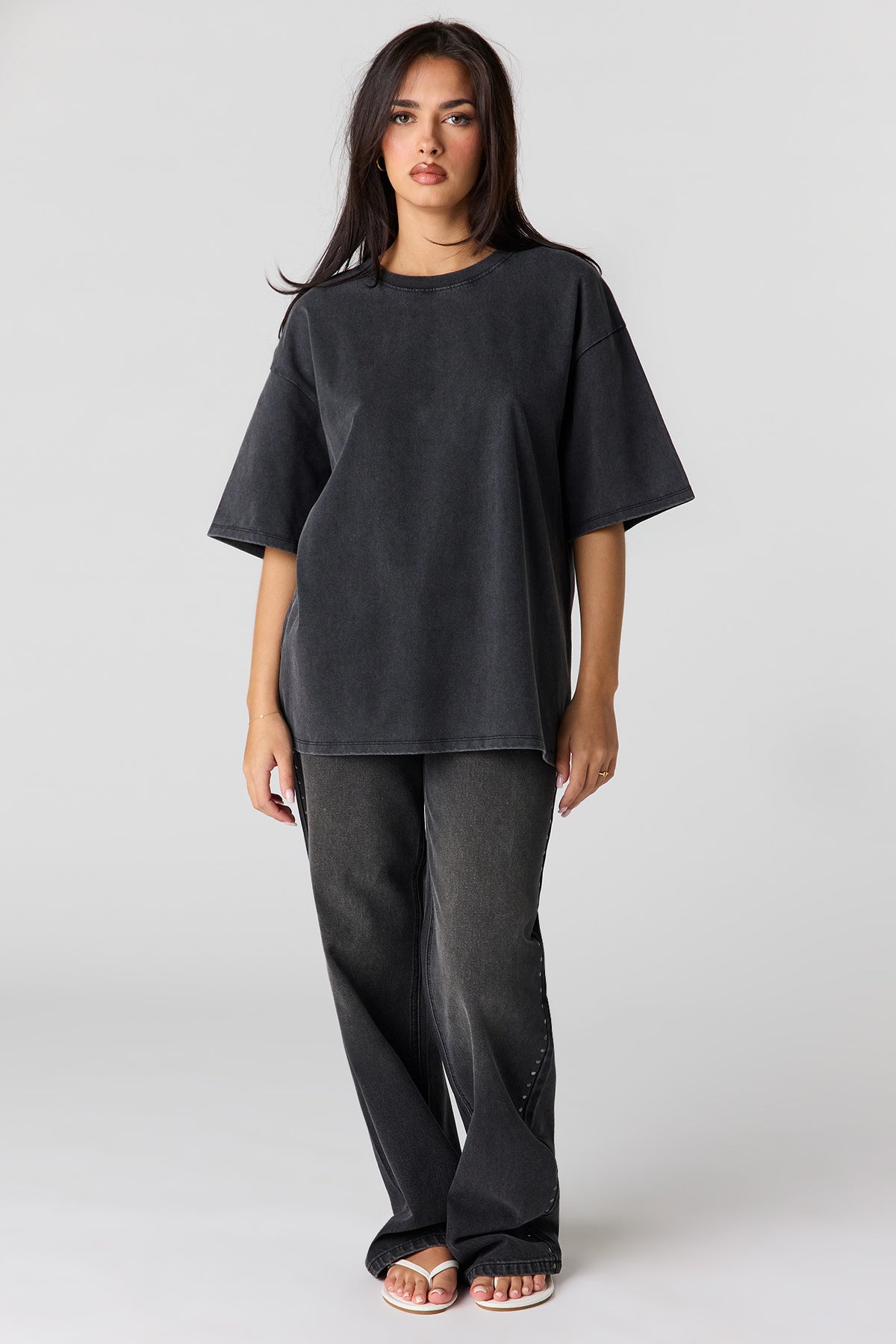 Vue alternative 3. T-shirt de coupe garçonne en coton lourd de luxe délavé