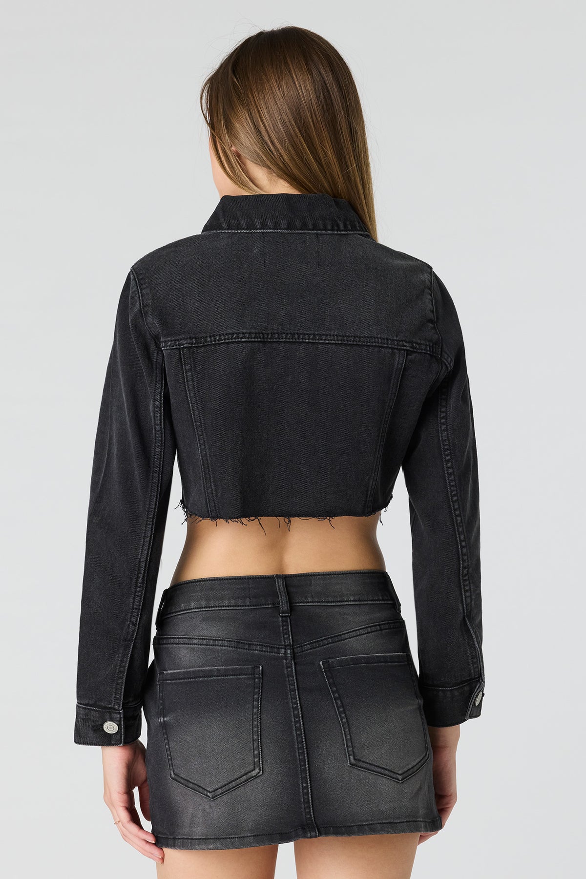 Vue alternative 2. Blouson court en denim déchiré