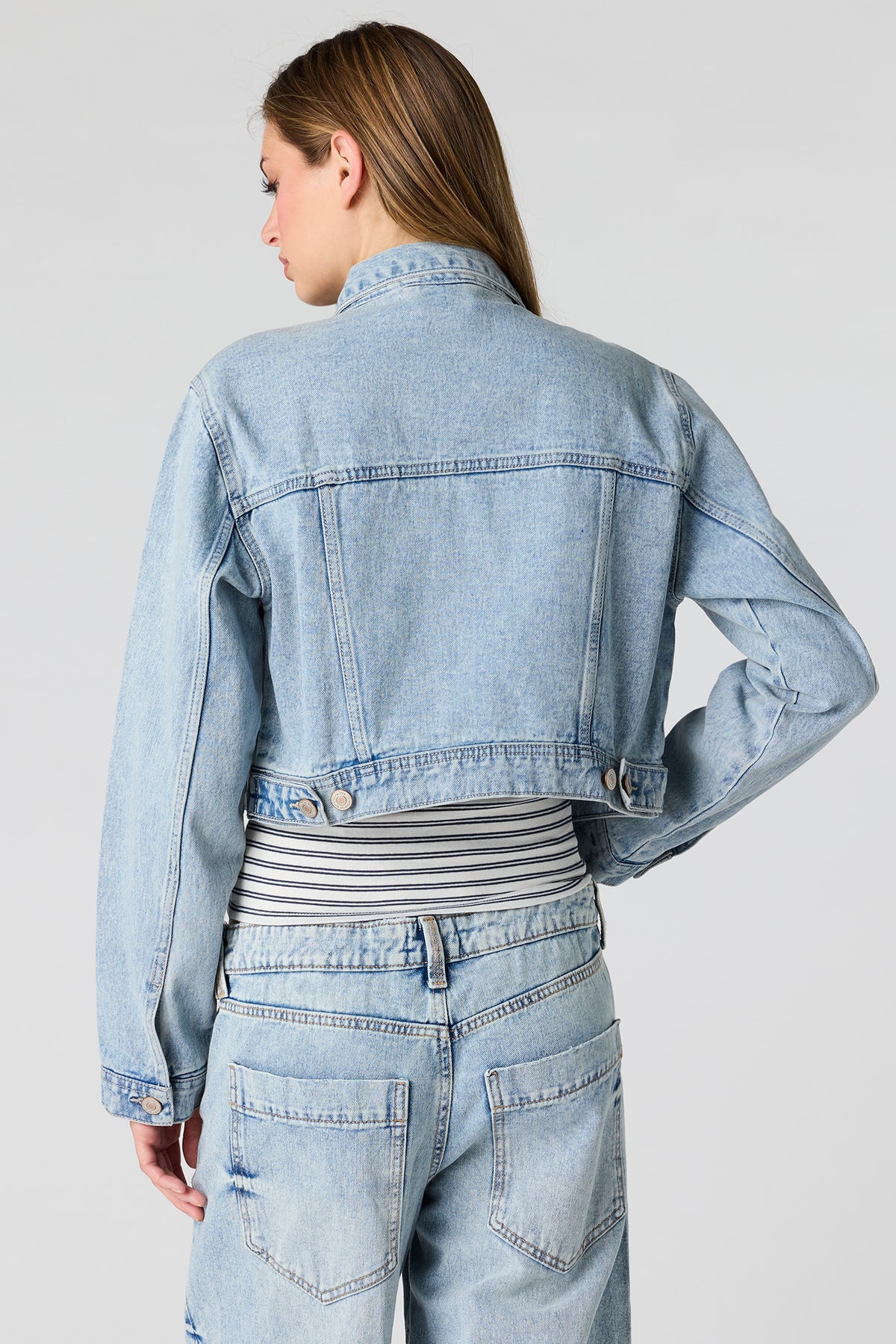 Alt View 2. Cropped Denim Jacket - Light Denim Blue