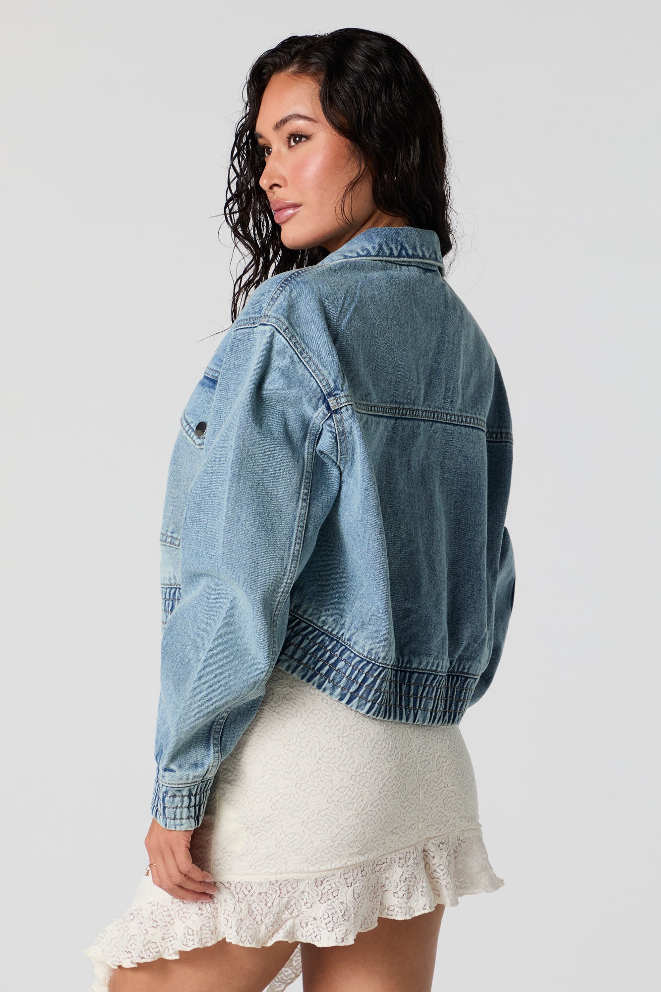 Blouson en denim avec ourlet cintré