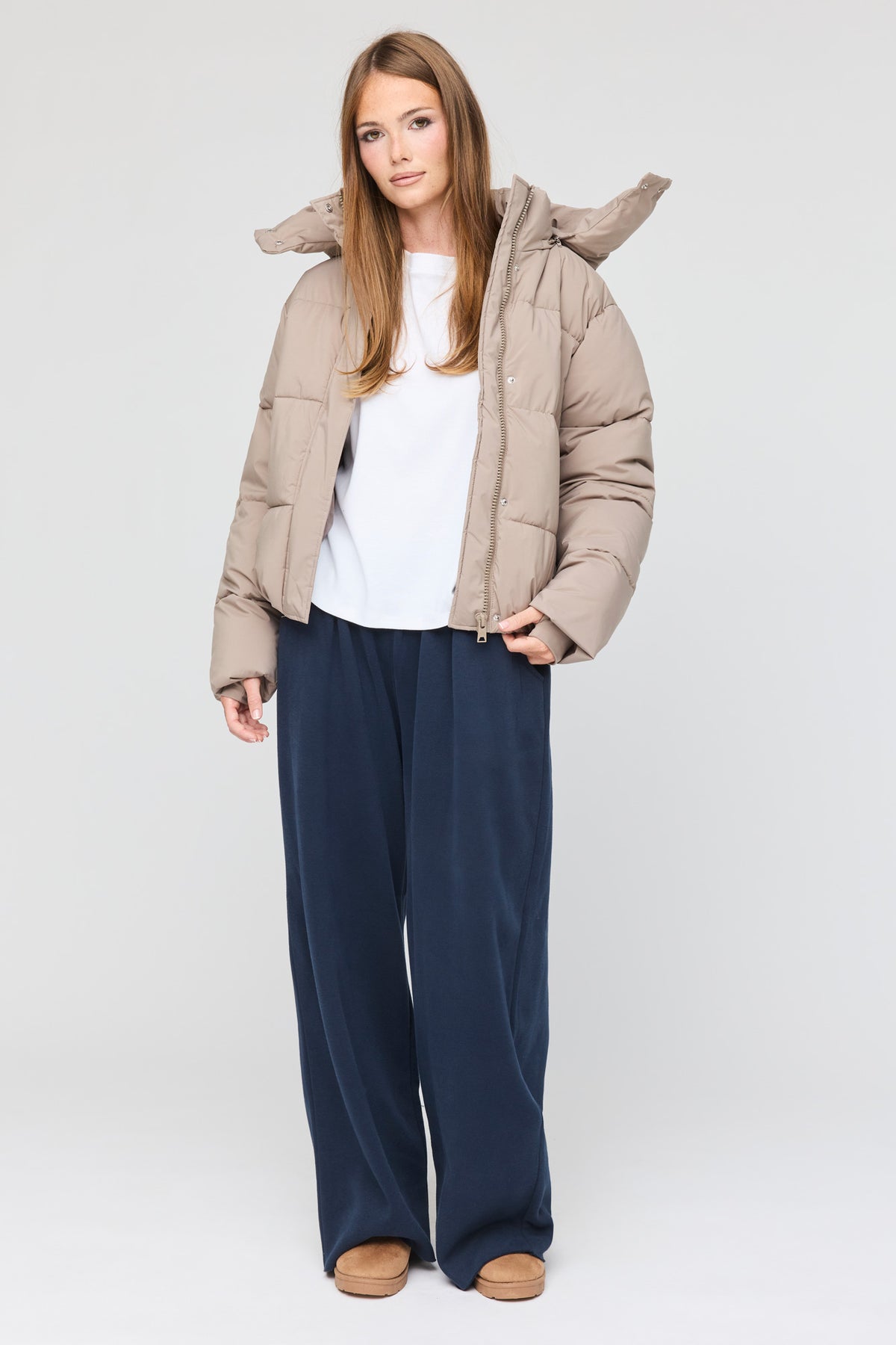 Alt View 3. All Day Short Puffer Jacket - Taupe