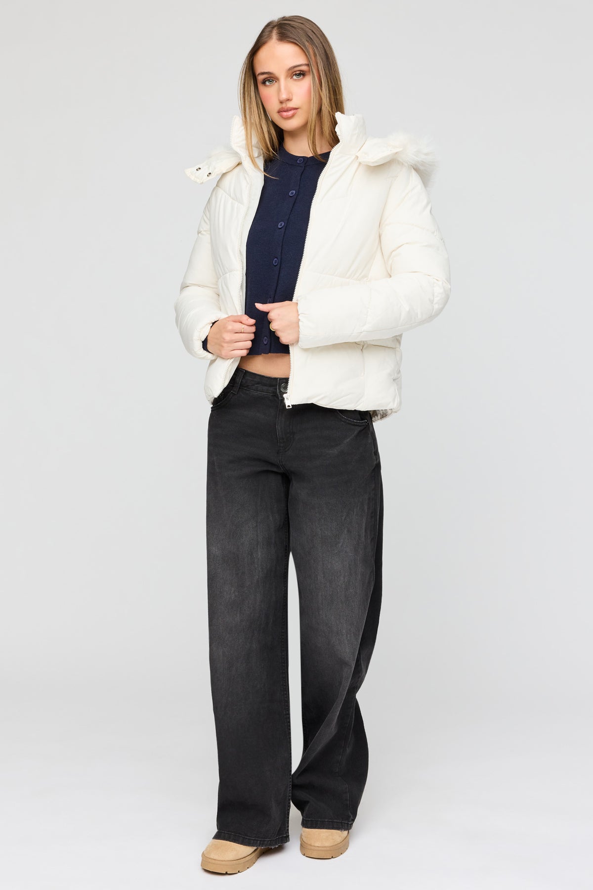 Vue alternative 3. Blouson bouffant avec liséré de similifourrure