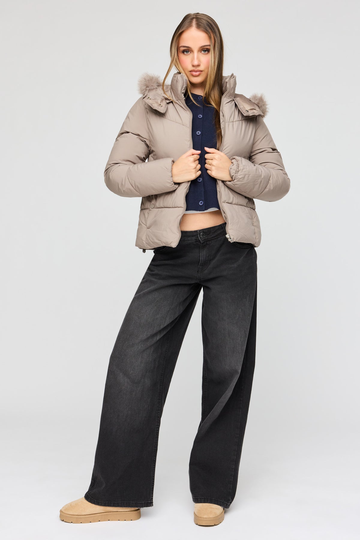 Vue alternative 3. Blouson bouffant avec liséré de similifourrure