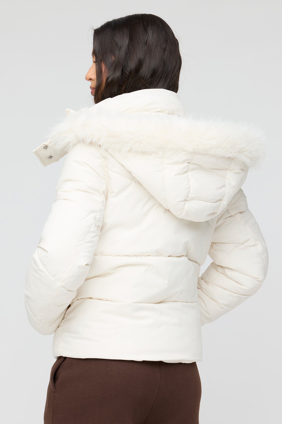 Vue alternative 2. Blouson bouffant à capuchon en similifourrure