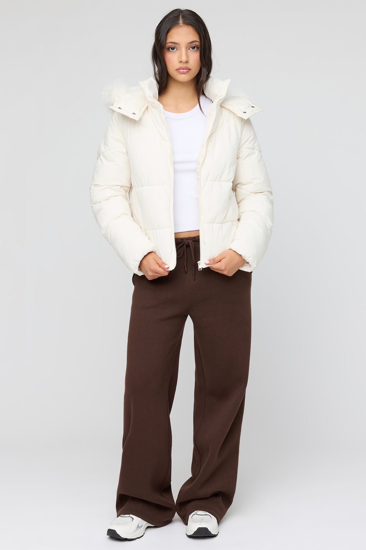 Vue alternative 3. Blouson bouffant à capuchon en similifourrure