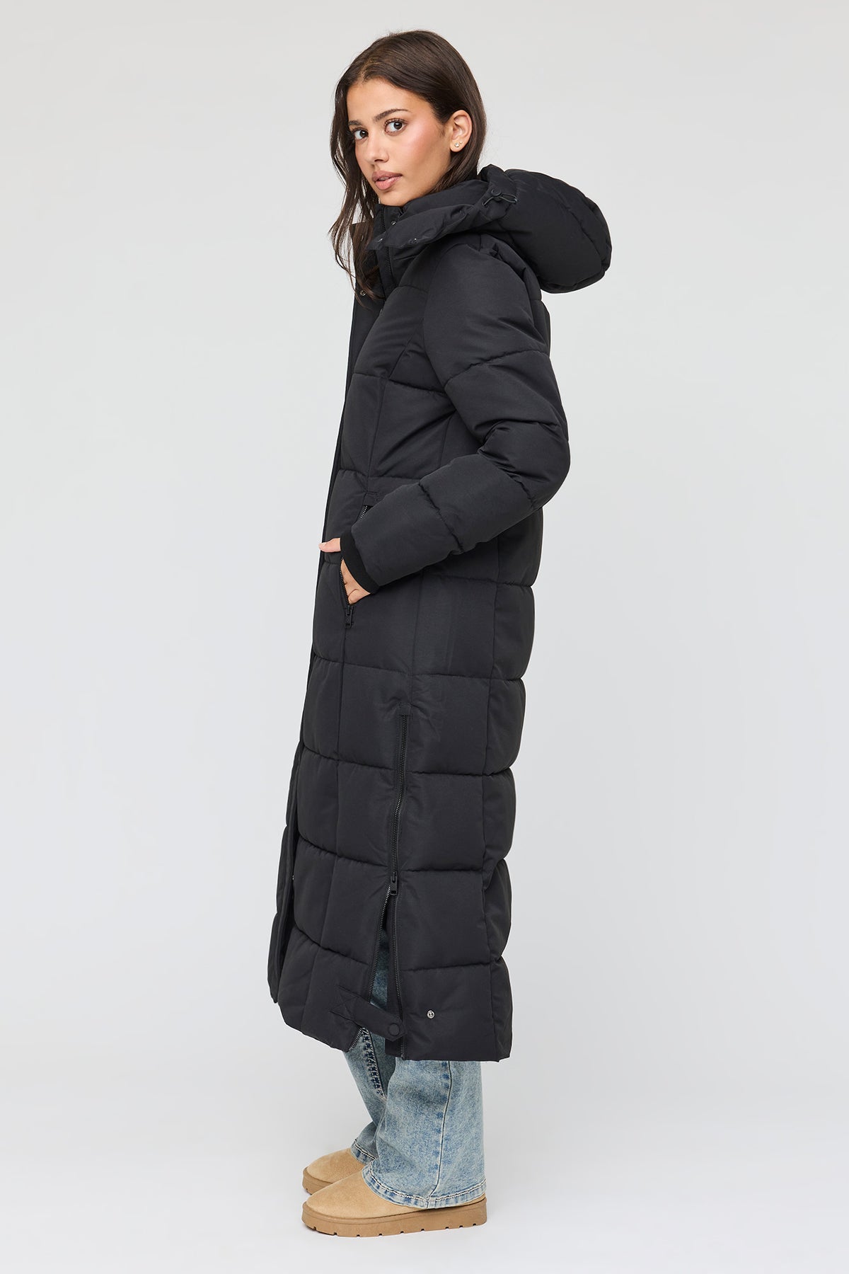 Alt View 2. City Maxi Puffer - Black