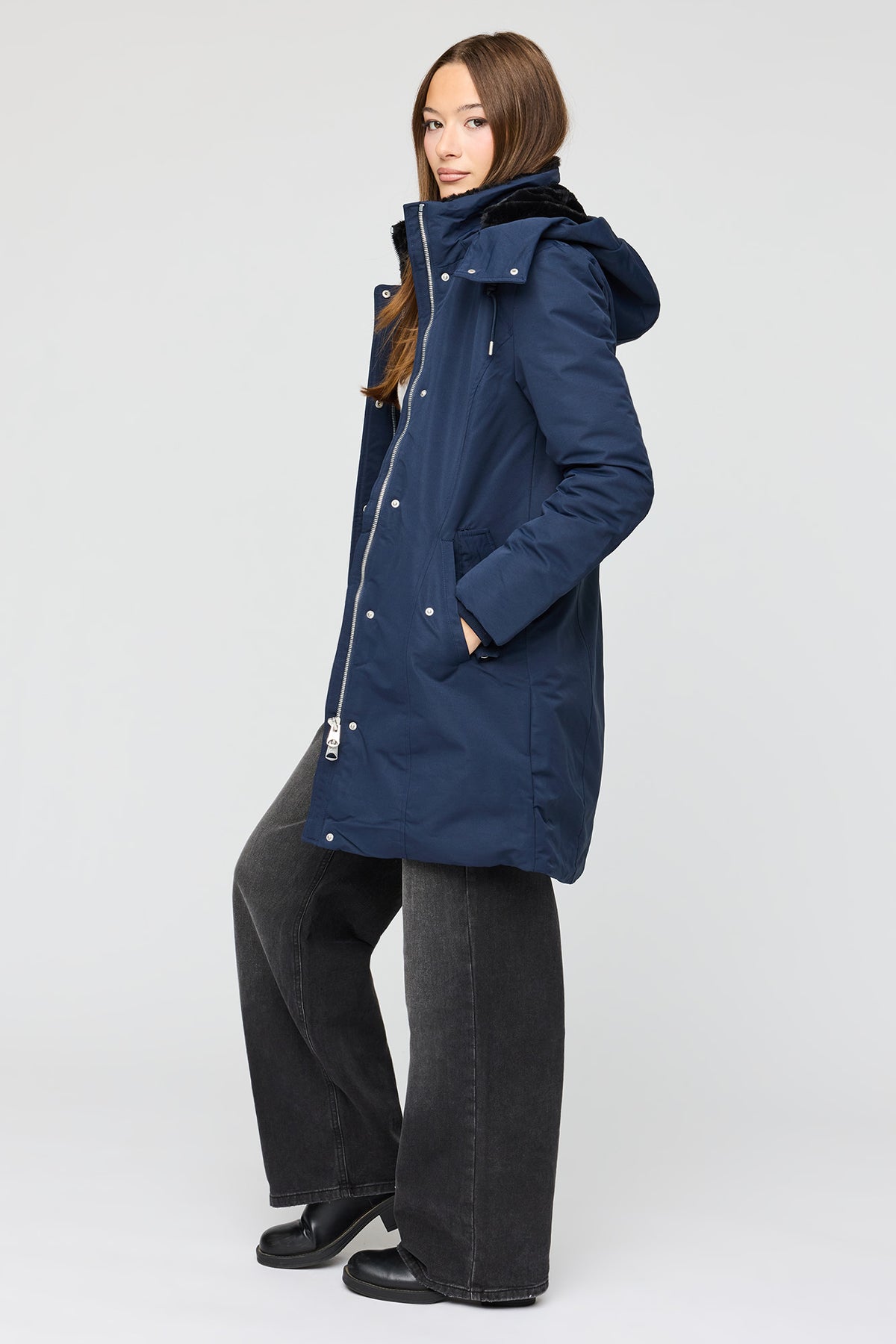 Vue alternative 2. Parka midi doublé de similifourrure