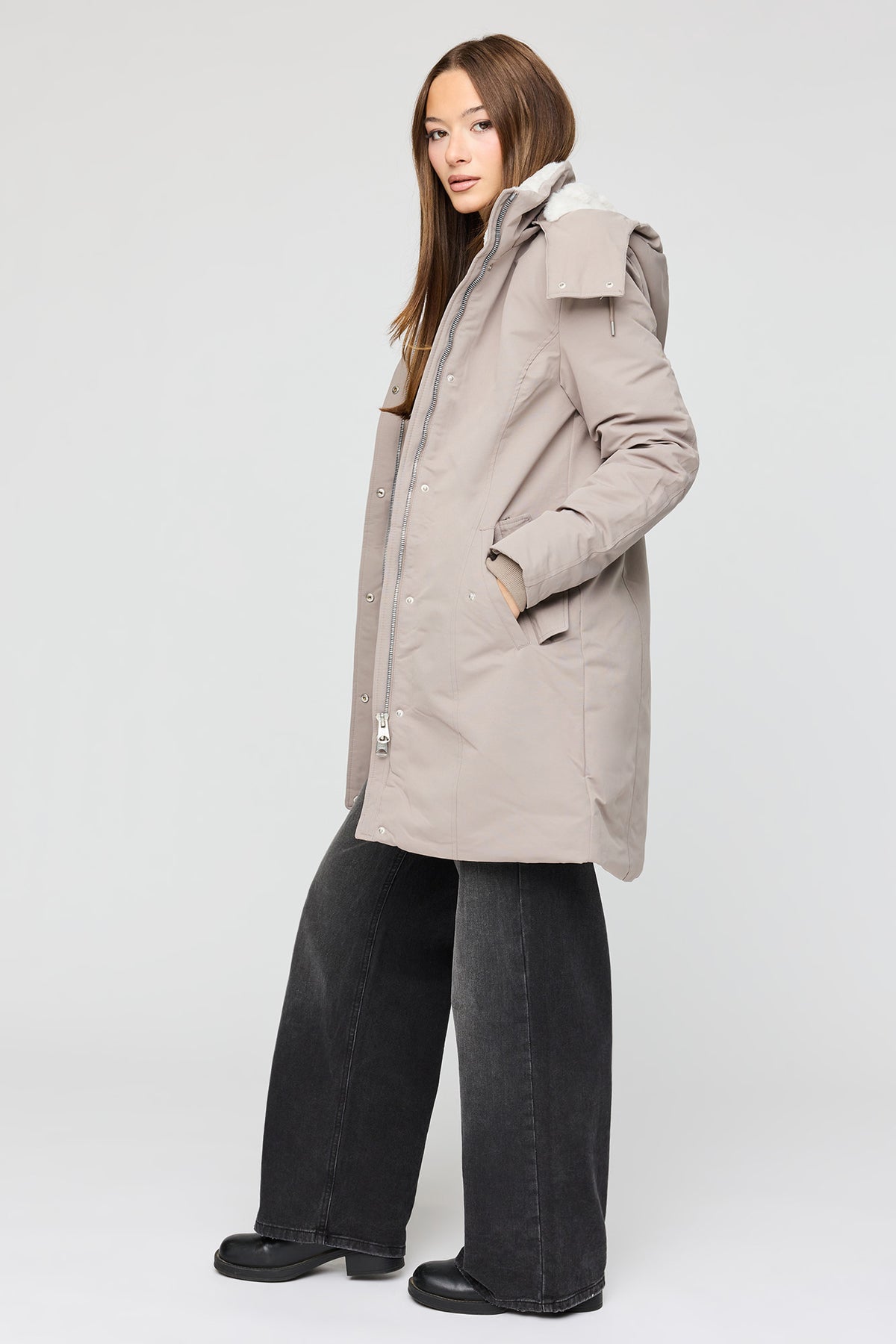 Vue alternative 2. Parka midi doublé de similifourrure