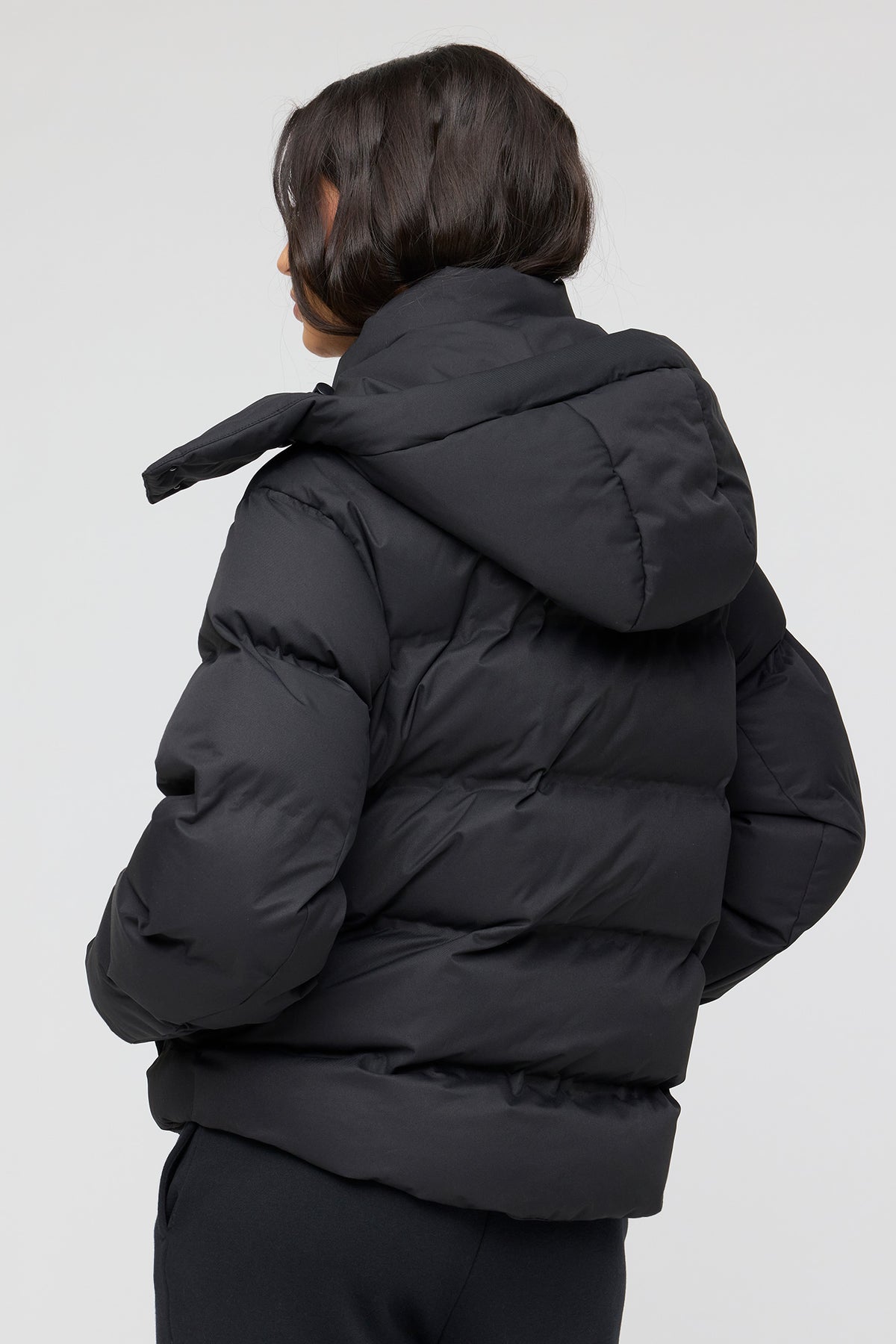 Alt View 2. Seamless Ski Puffer Jacket - Black