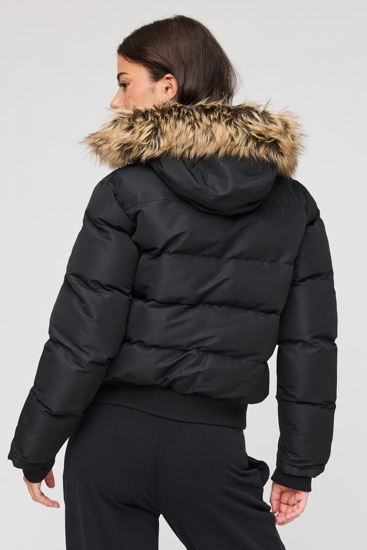 Vue alternative 2. Blouson bouffant avec liséré de similifourrure
