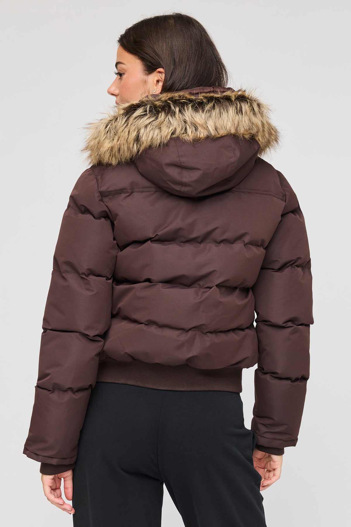 Vue alternative 2. Blouson bouffant avec liséré de similifourrure