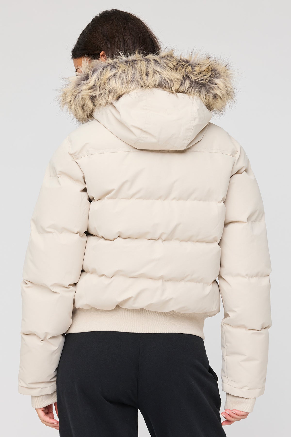 Vue alternative 2. Blouson bouffant avec liséré de similifourrure