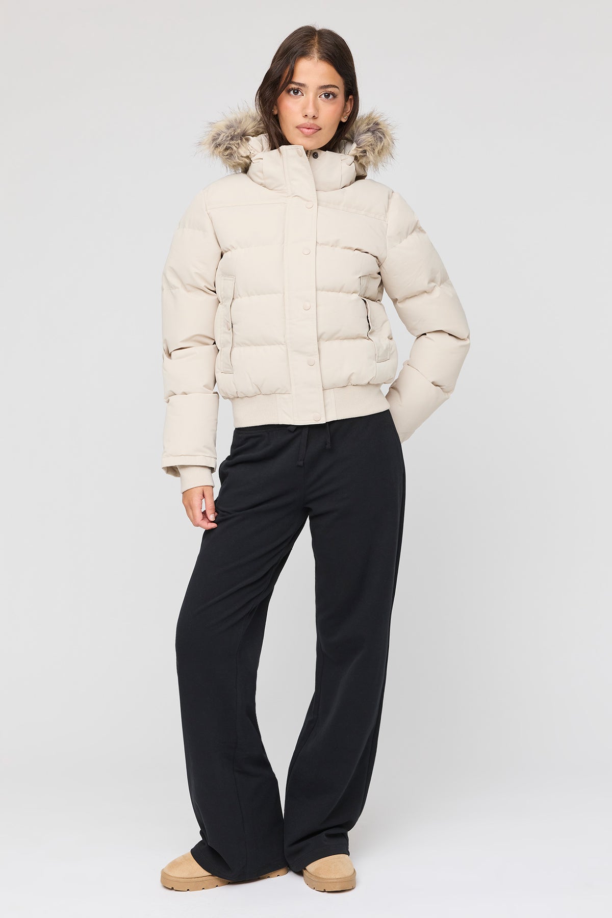 Vue alternative 3. Blouson bouffant avec liséré de similifourrure